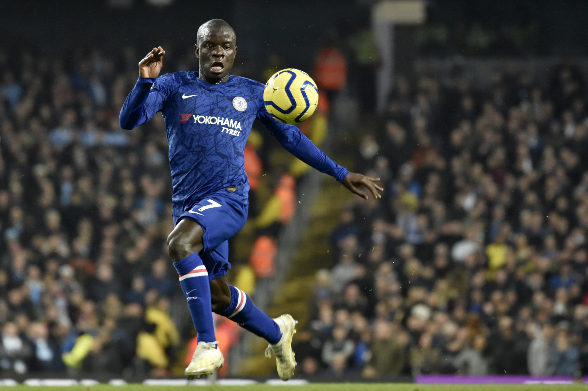 N'Golo Kanté playing soccer HD Wallpaper