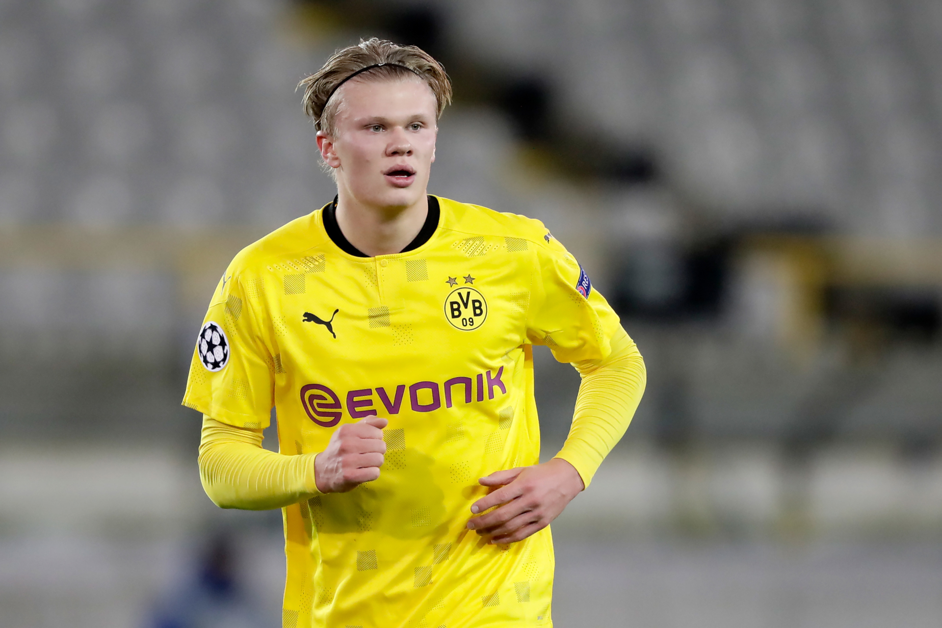 Erling Haaland in Borussia Dortmund jersey HD Wallpaper
