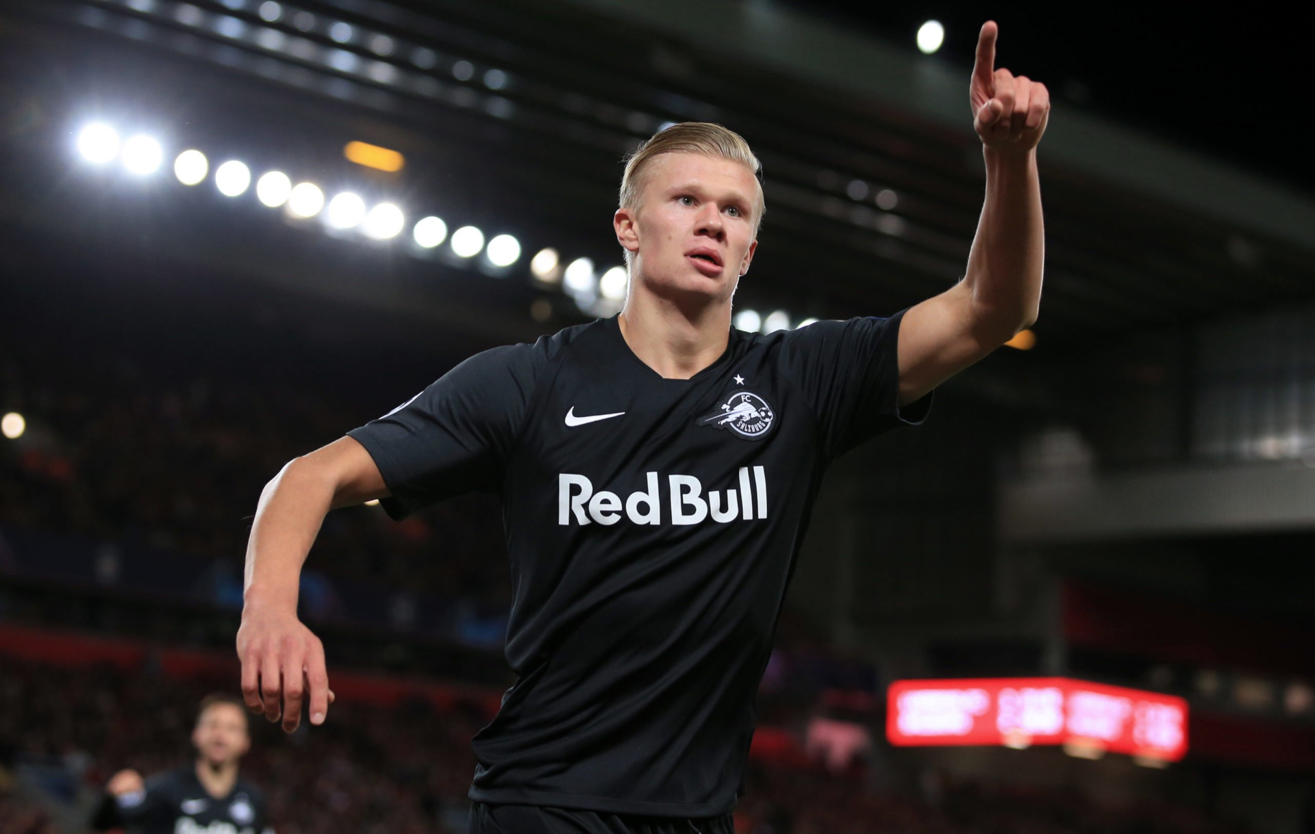 Erling Haaland in Red Bull Salzburg jersey HD Wallpaper