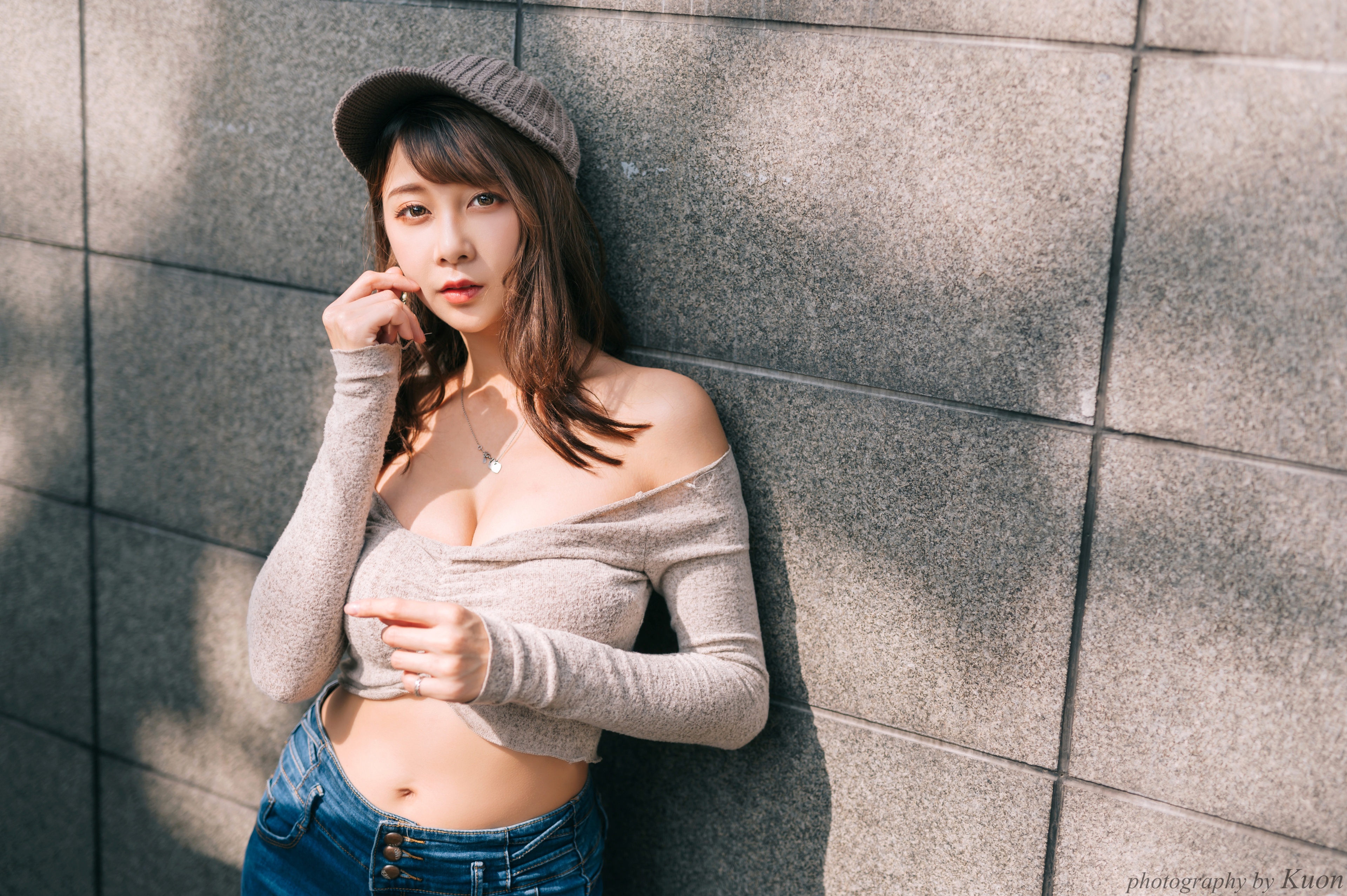 Asian woman wearing a grey off-the-shoulder top and jeans HD Wallpaper