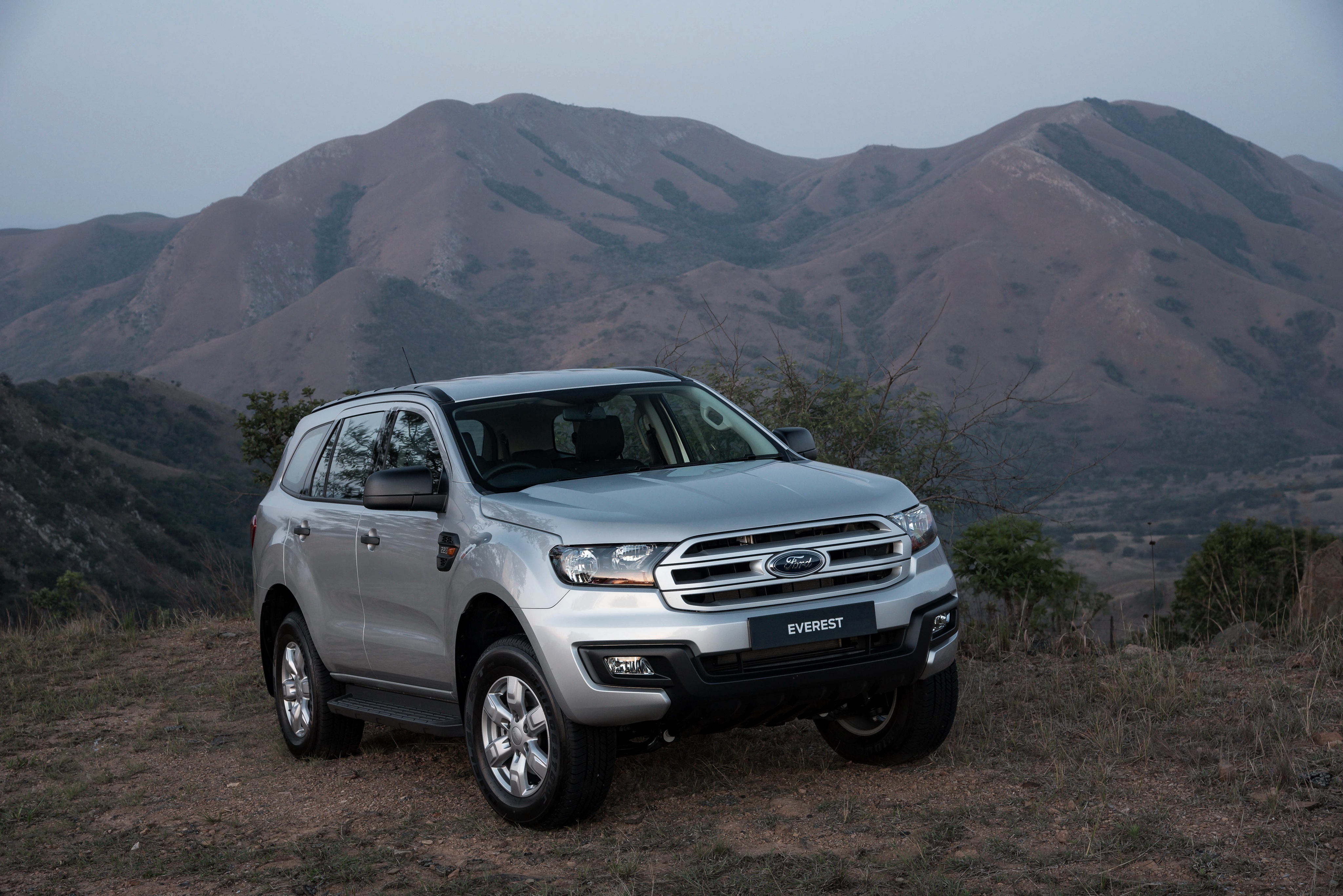 Silver Ford Everest SUV parked on a hill HD Wallpaper