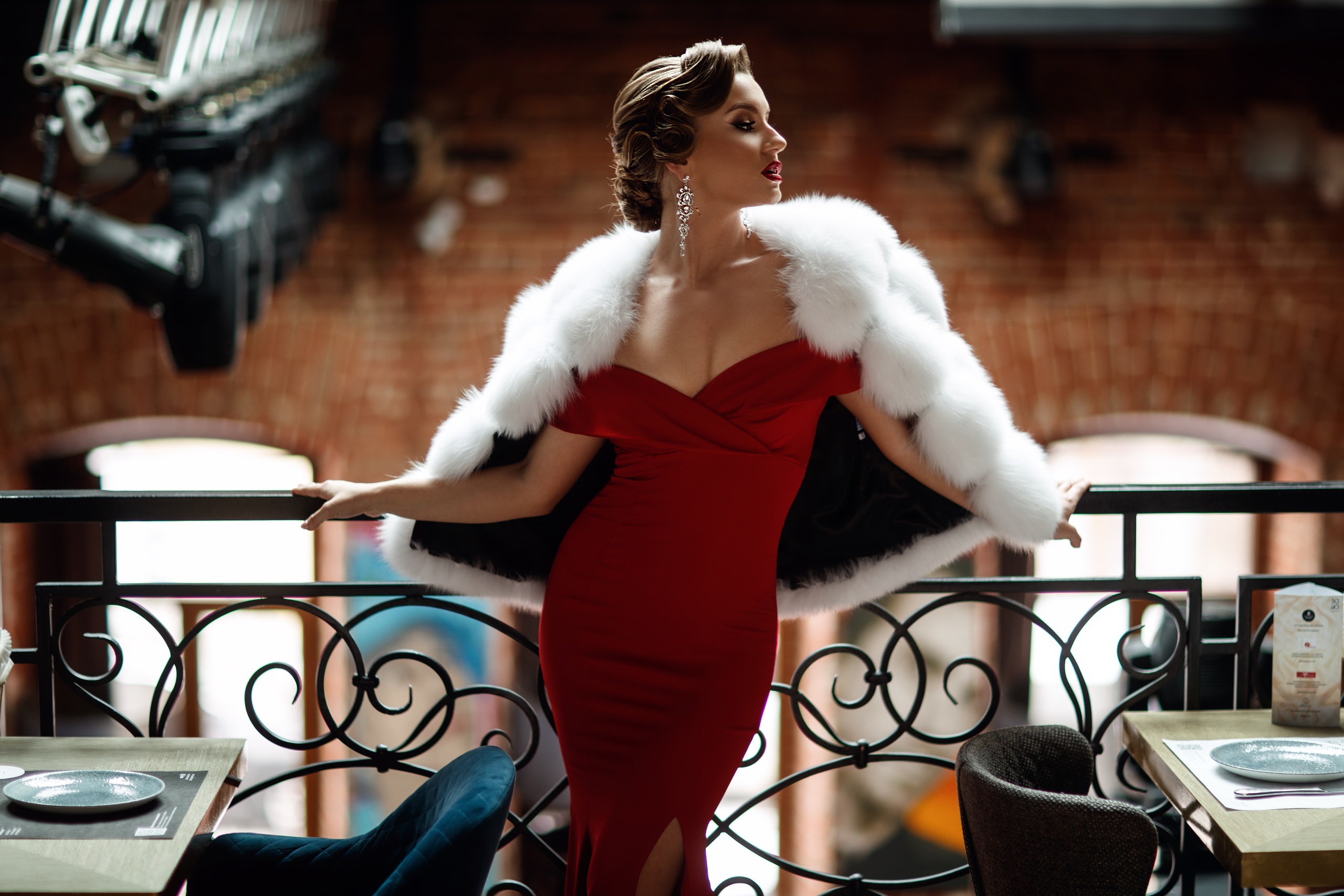 Woman in red dress with white fur stole HD Wallpaper