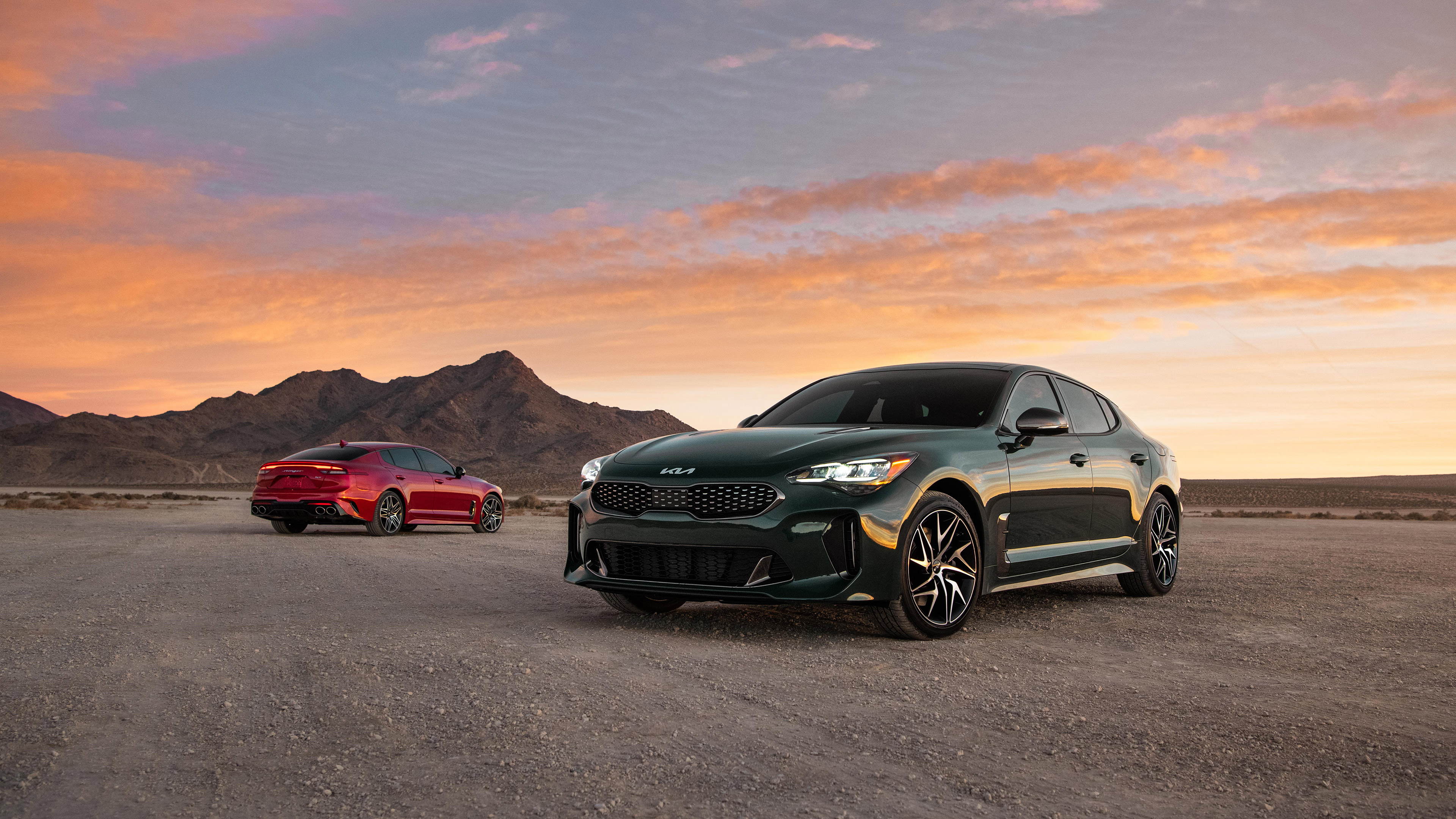 Green and red Kia Stinger cars in desert landscape HD Wallpaper