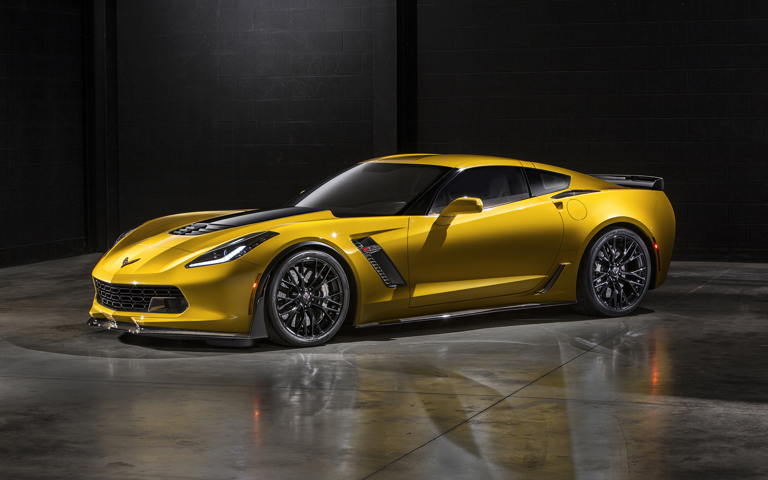 Yellow 2015 Chevrolet Corvette Z06 Coupe HD Wallpaper