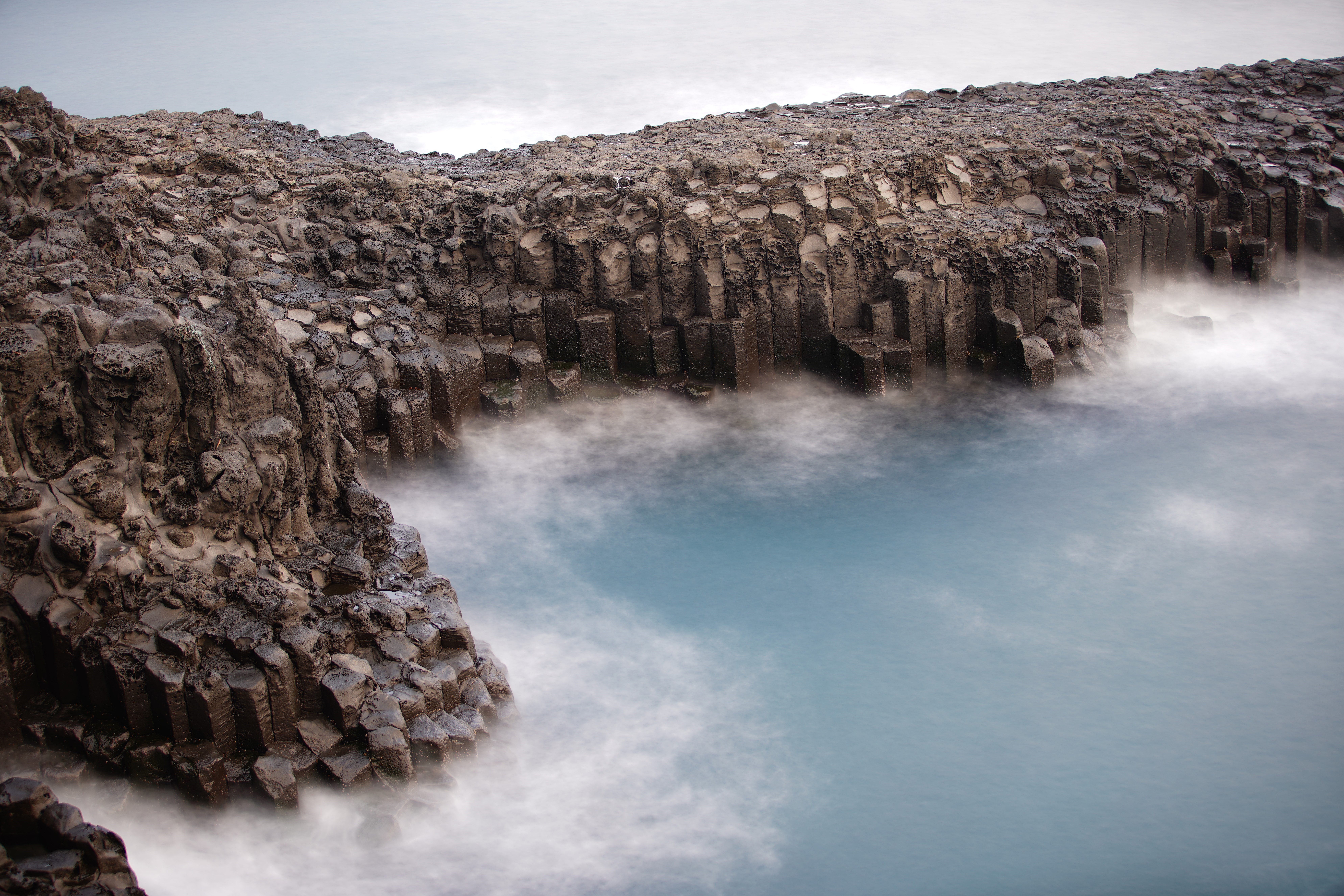 Columnar Basalt Formations on the Coast of Jeju Island, South Korea HD Wallpaper