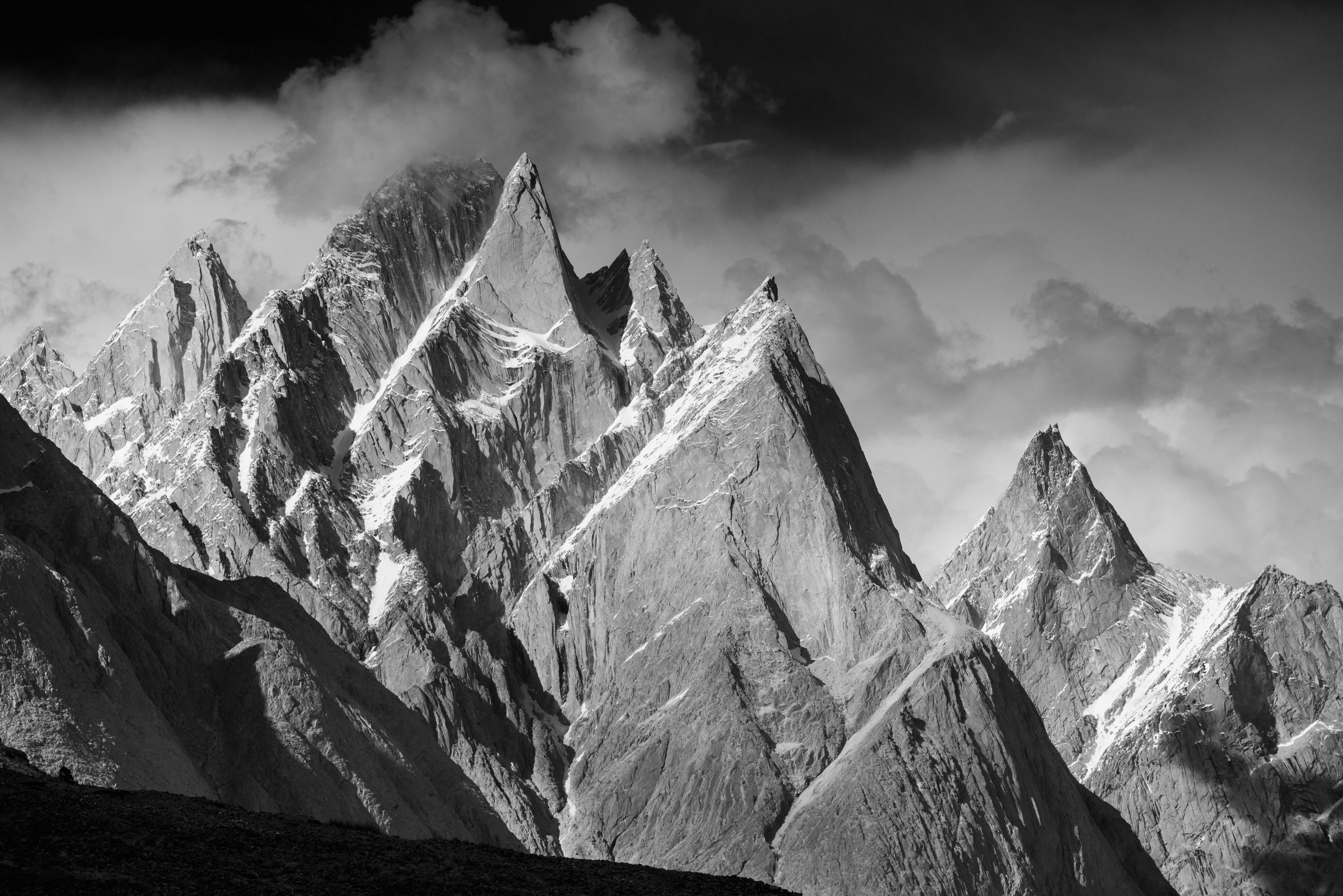 Black and White Mountain Peaks in Pakistan HD Wallpaper