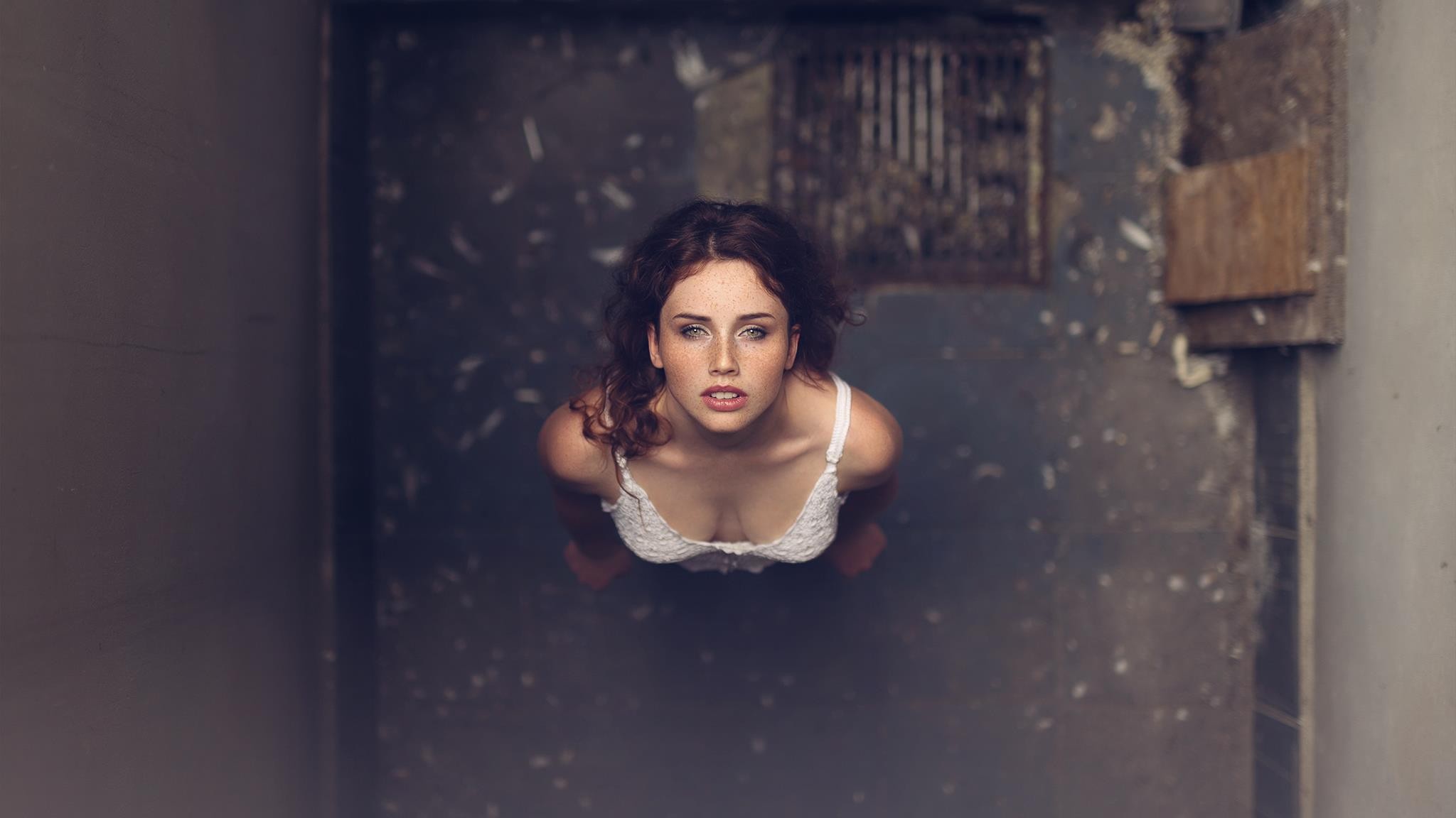 Female Model Looking Up in Urban Setting HD Wallpaper