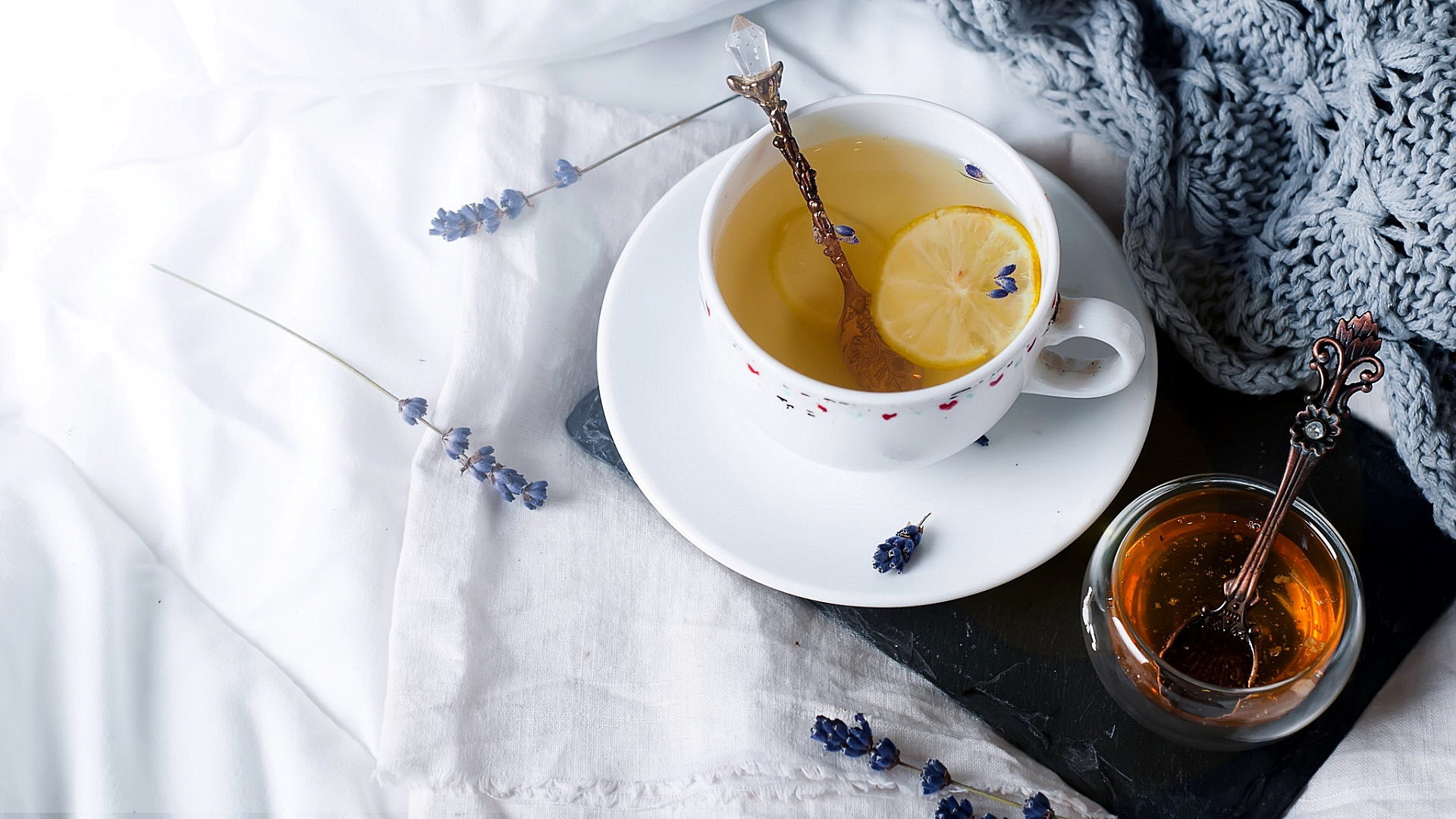 Tea with lemon and honey with lavender HD Wallpaper