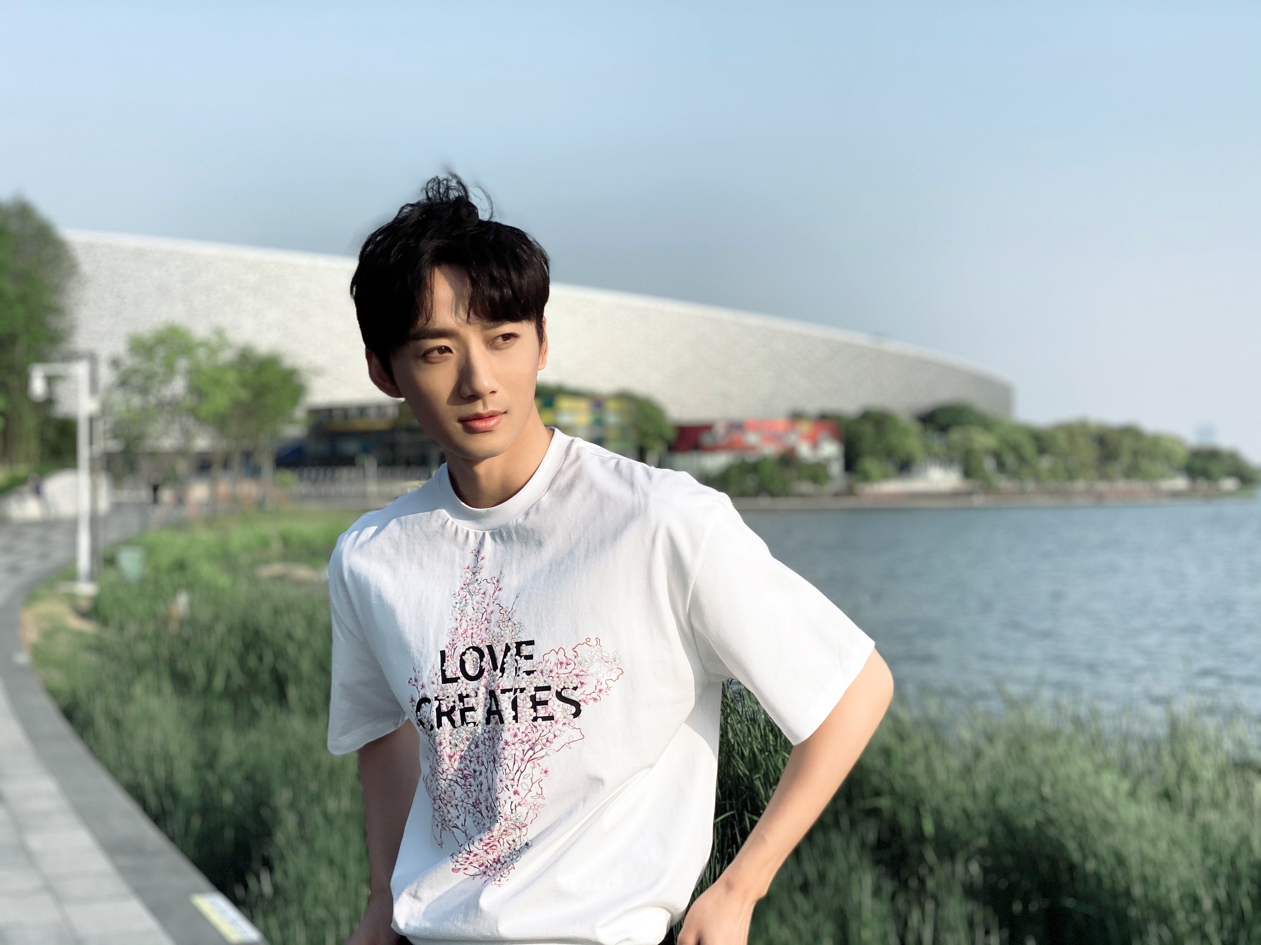 Li Bo-Wen in white t-shirt with text HD Wallpaper