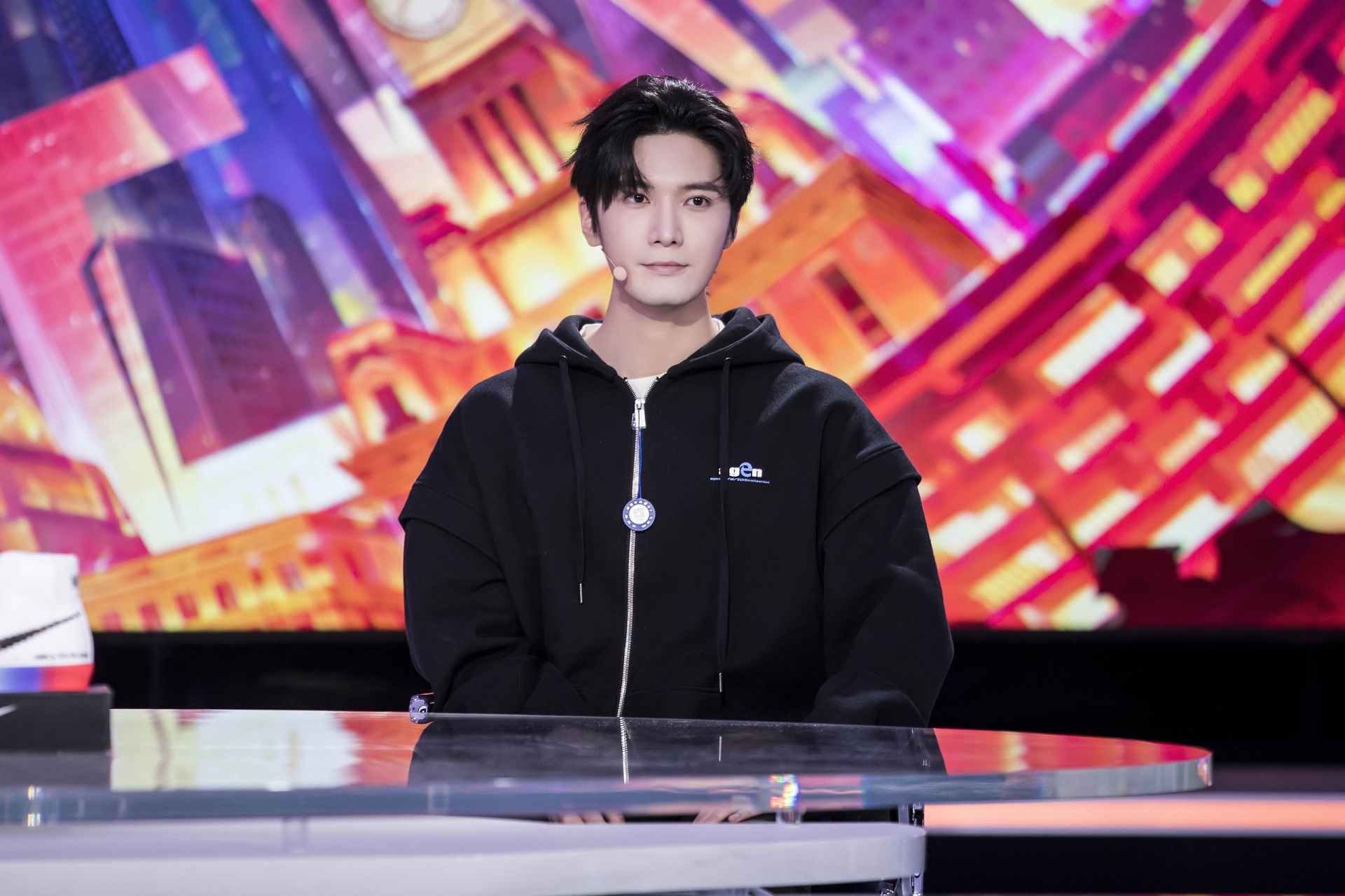 Liu Haikuan in a black hoodie HD Wallpaper