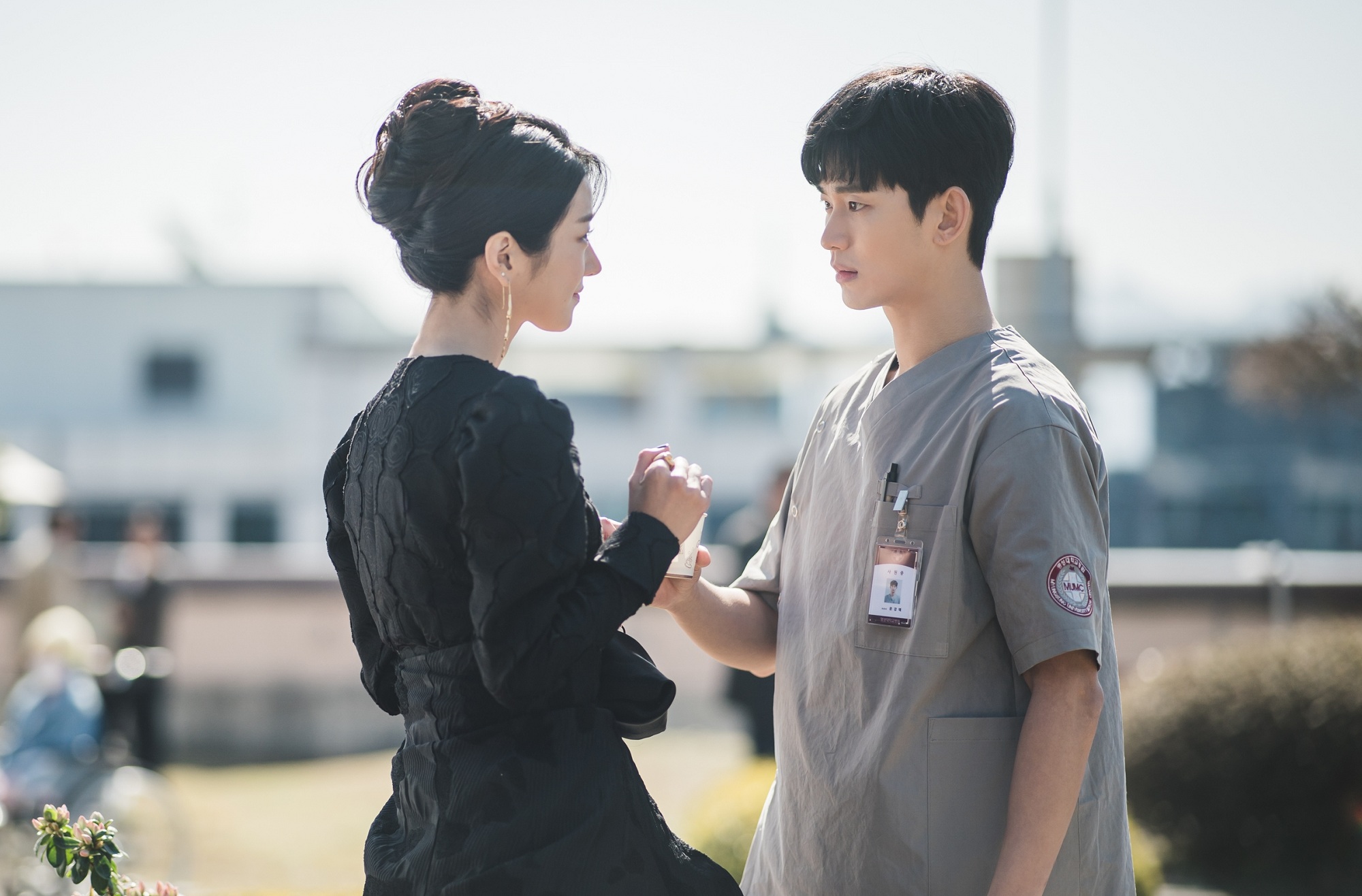 Ko Moon-young and Moon Gang-tae from It's Okay To Not Be Okay HD Wallpaper