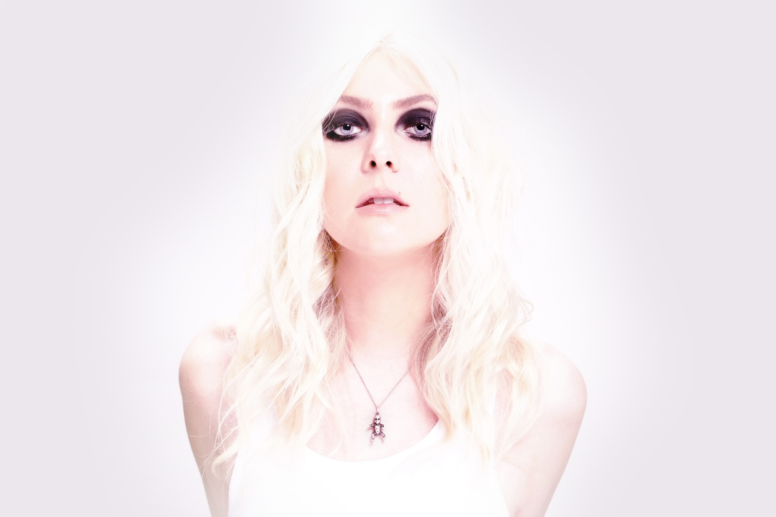 Taylor Momsen from The Pretty Reckless HD Wallpaper