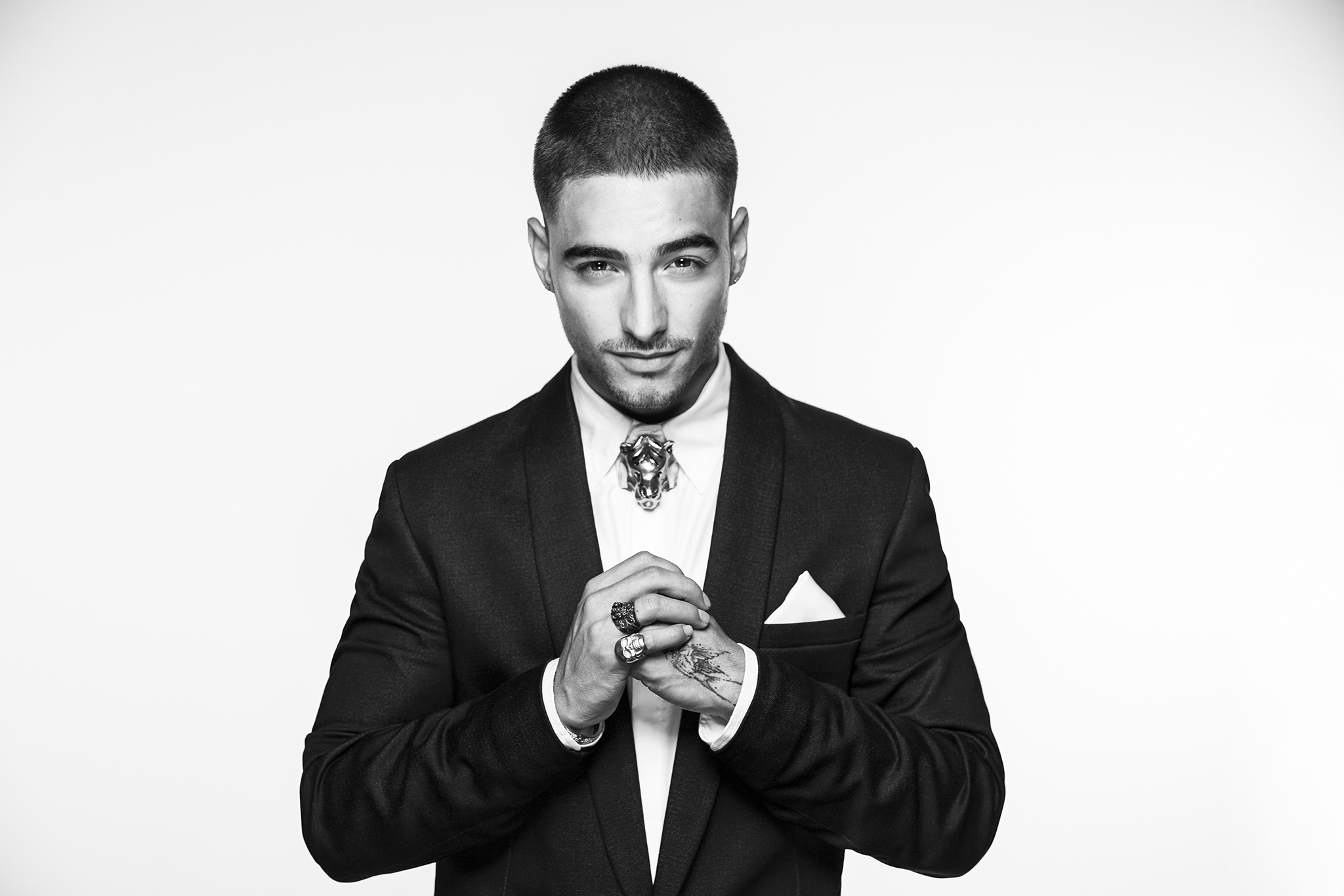 Juan Luis Arias in a suit HD Wallpaper