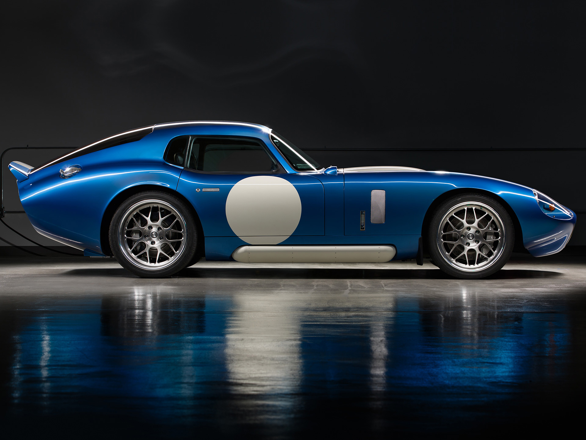 Blue Renovo Coupe (2015) with white circle decal HD Wallpaper
