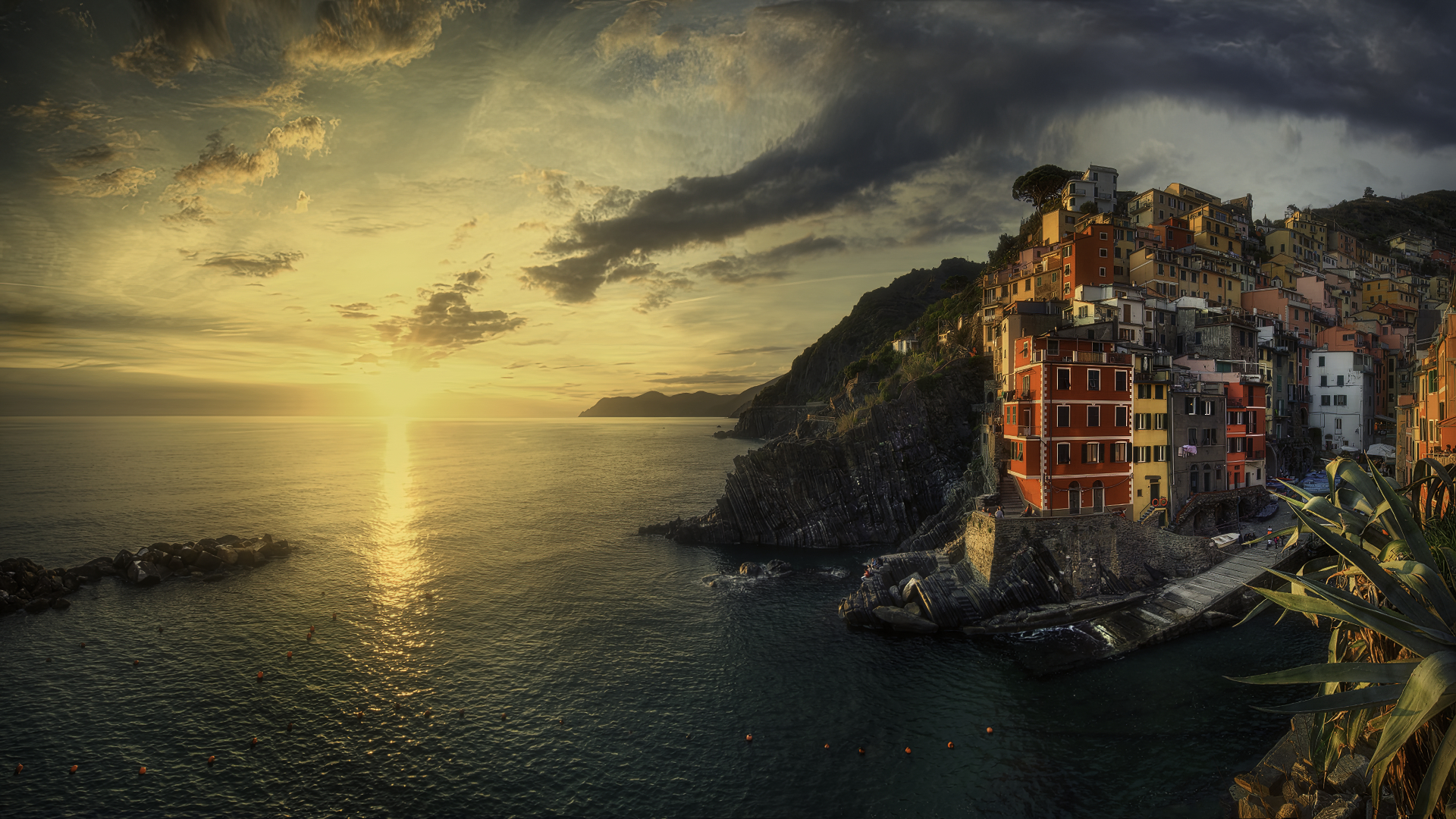 Riomaggiore, Cinque Terre at Sunset HD Wallpaper