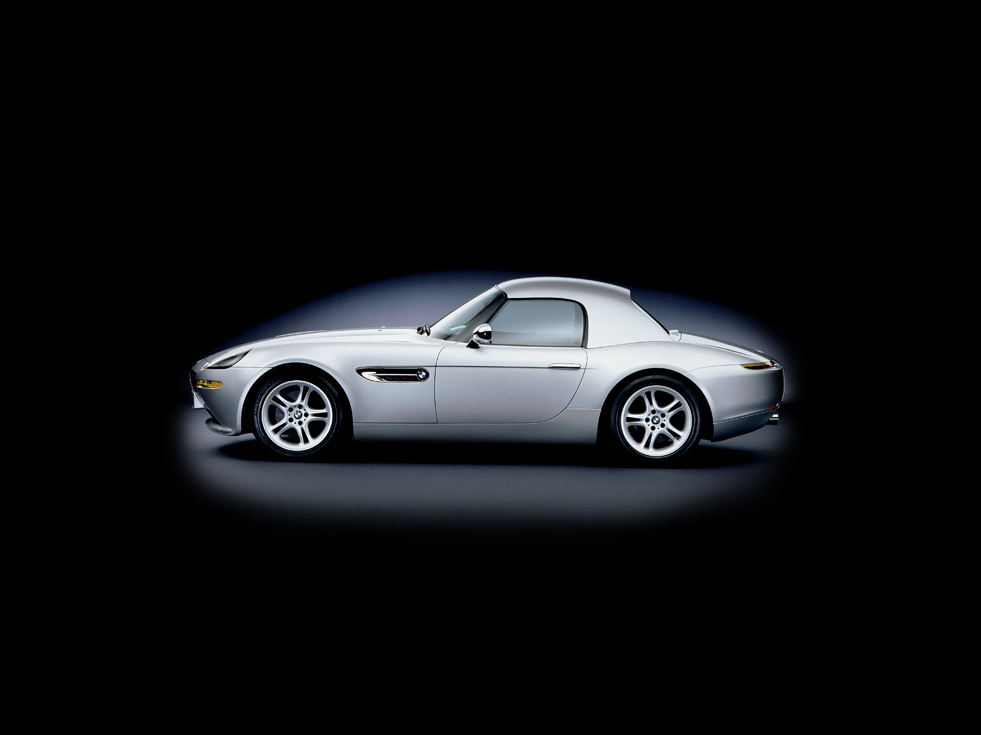 Silver BMW Z8 Coupe on a dark background HD Wallpaper