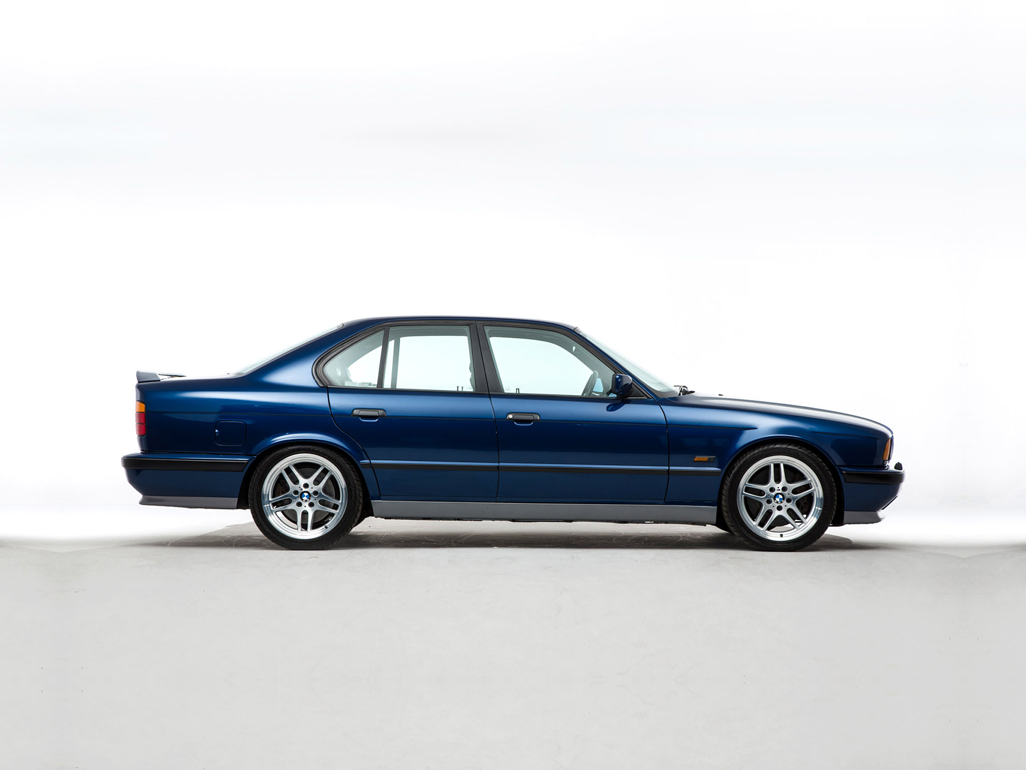 1995 BMW M5 Sedan HD Wallpaper