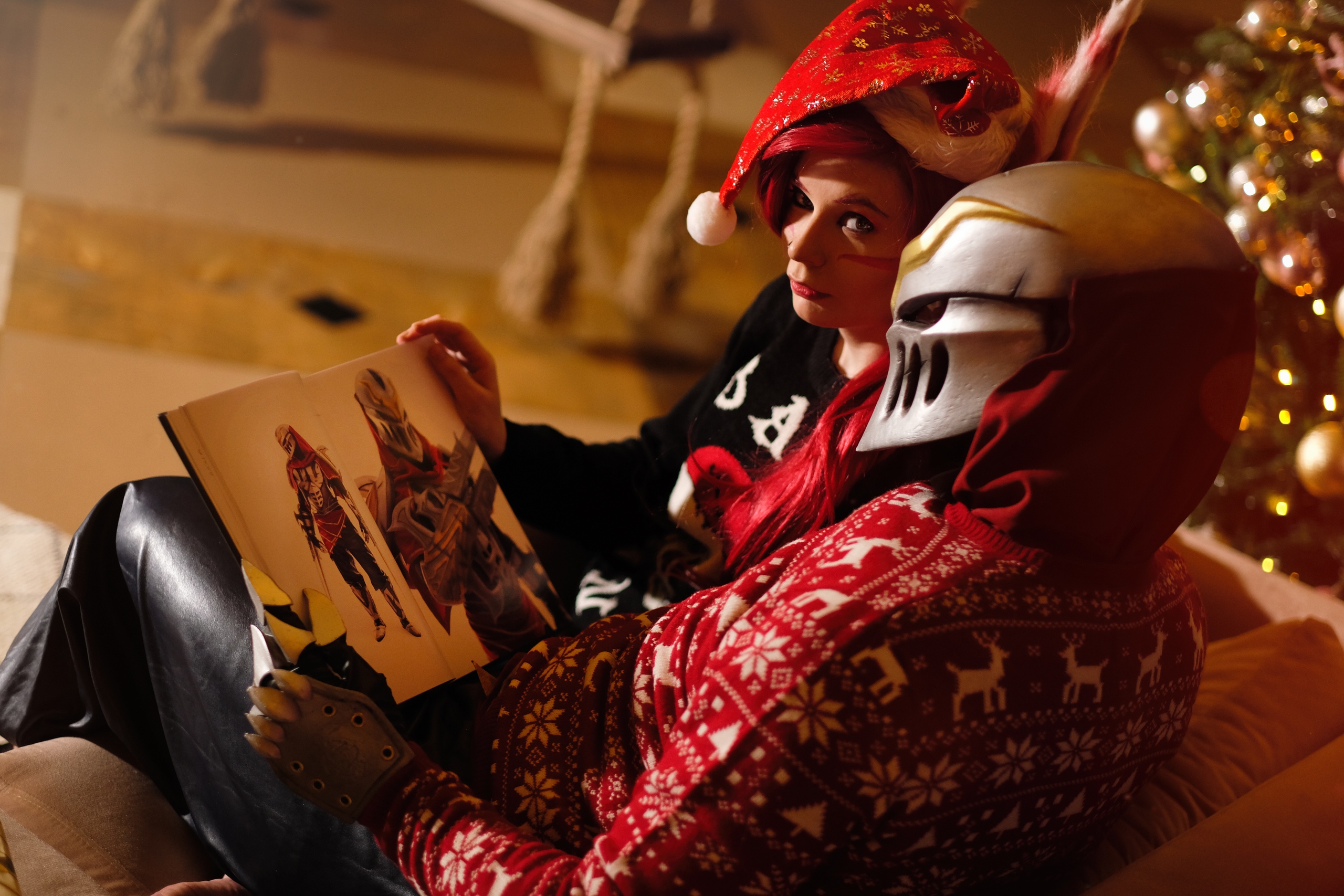 Cosplayers in Christmas sweaters looking at a sketchbook HD Wallpaper