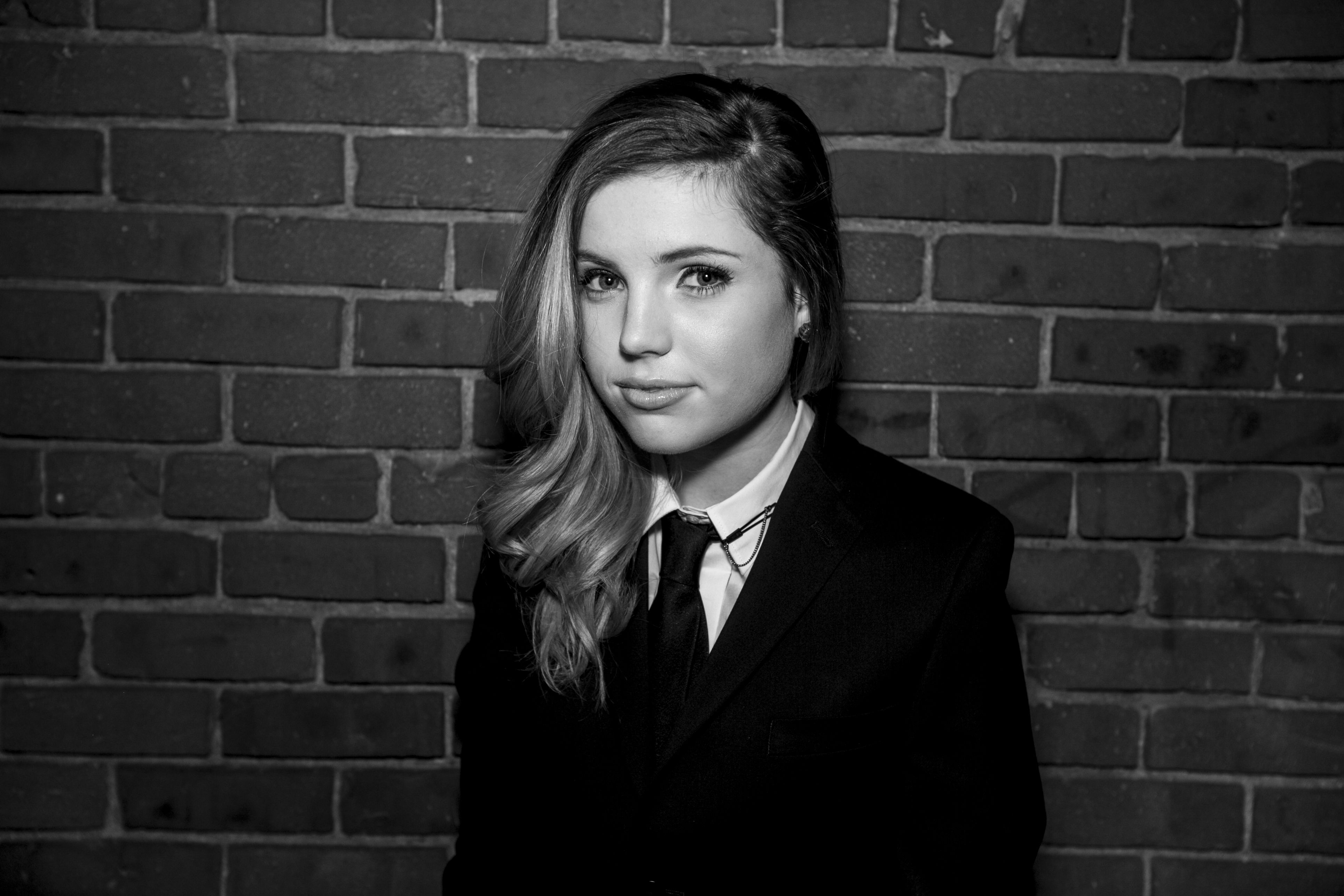 Sydney Sierota from Echosmith 4K HD Wallpaper
