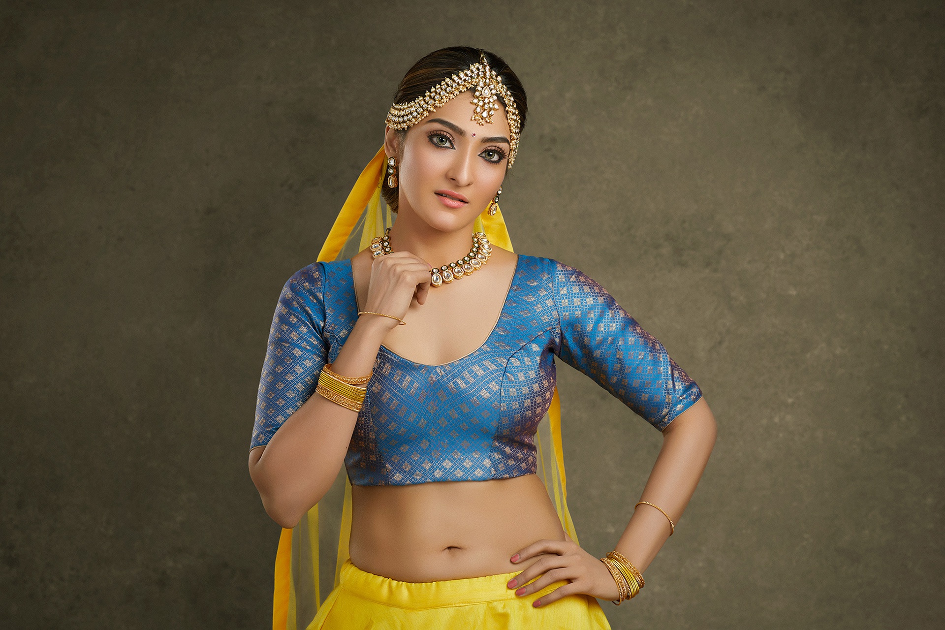 Akshara Reddy in traditional Indian attire HD Wallpaper