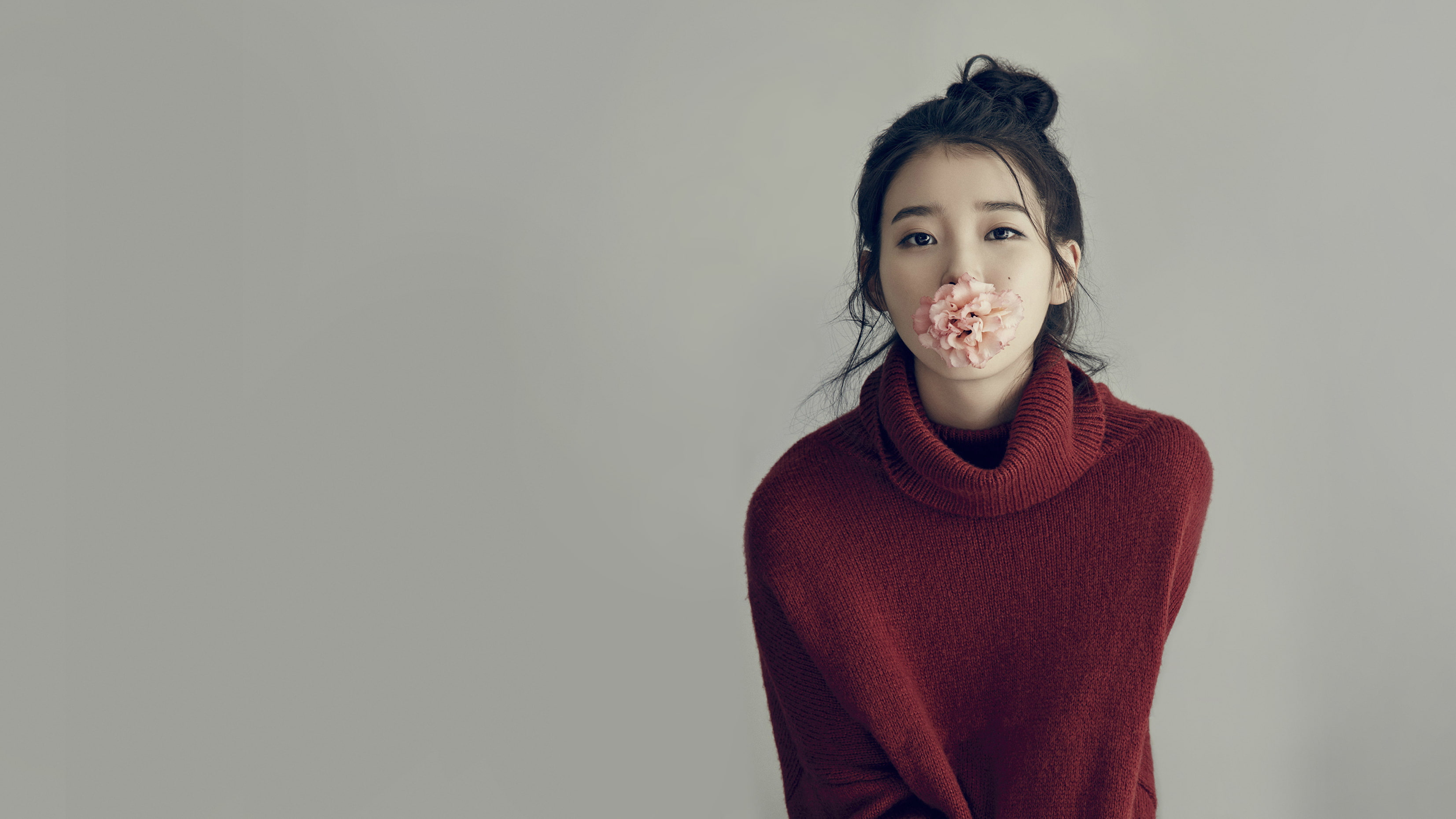 Asian Model Wearing Burgundy Turtleneck 4K HD Wallpaper