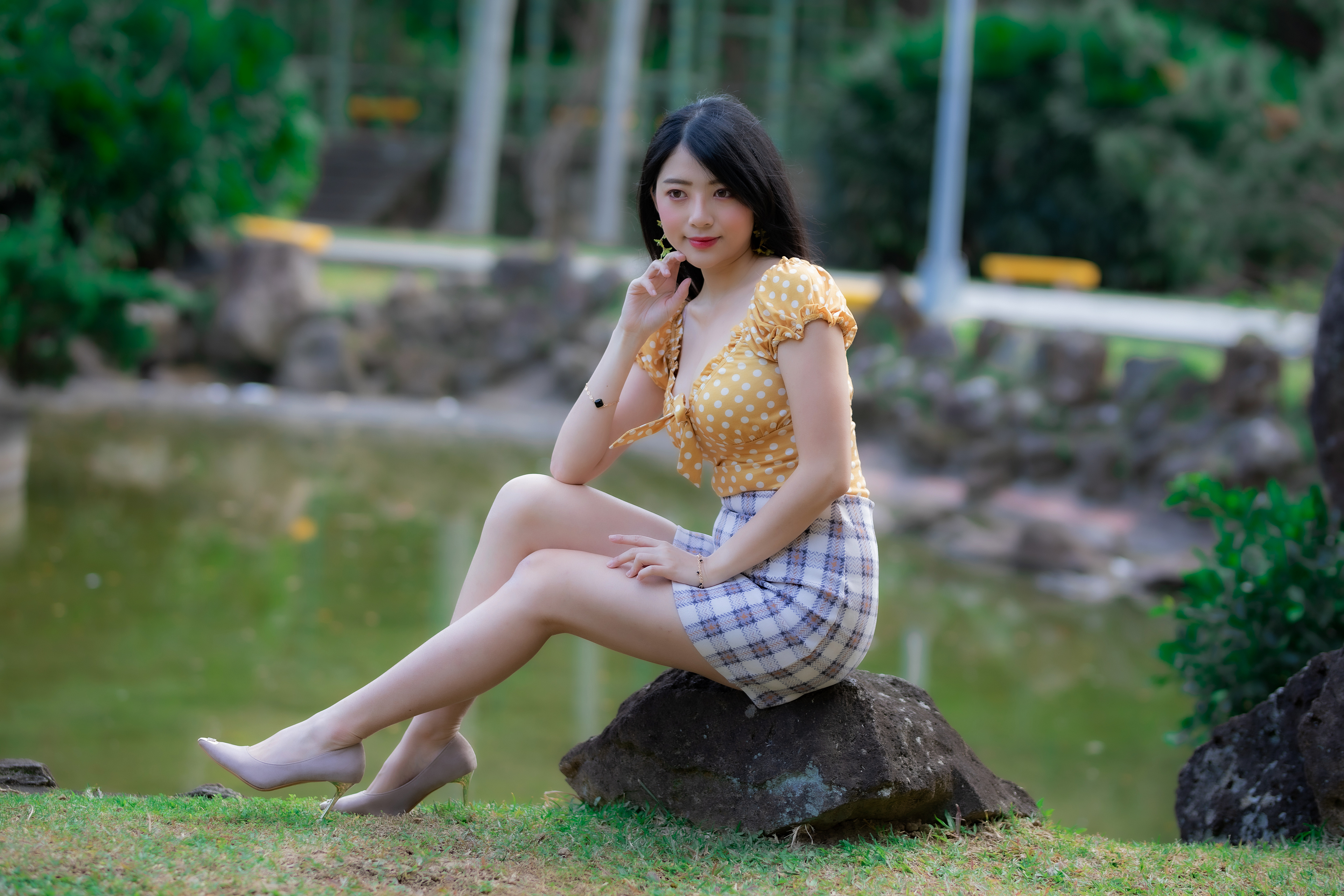 Asian woman with black hair sitting on a rock HD Wallpaper