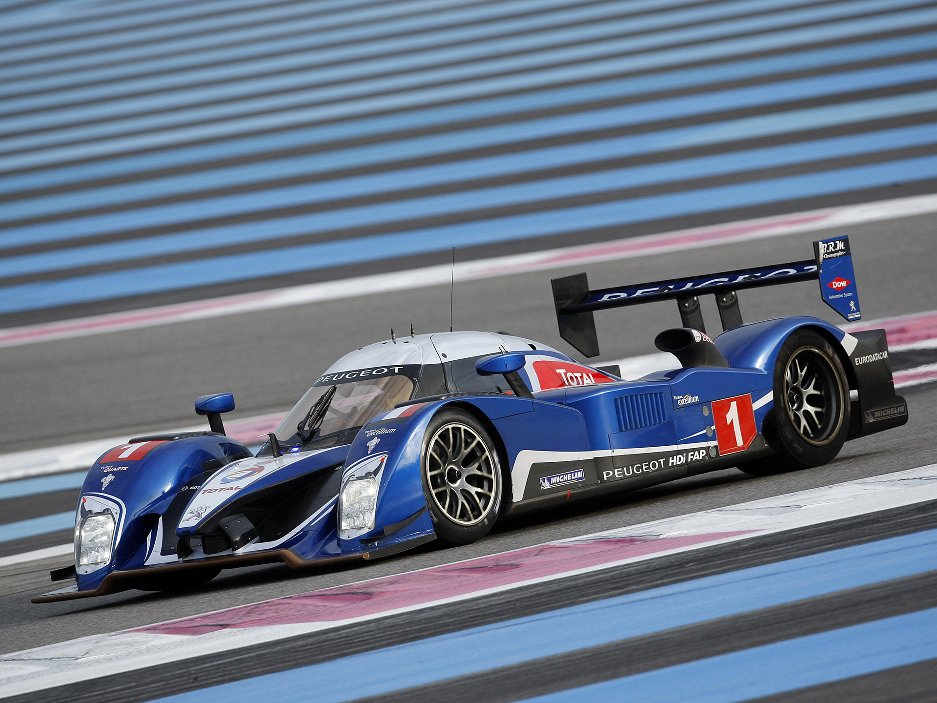 Peugeot 908 HDI FAP race car on track HD Wallpaper