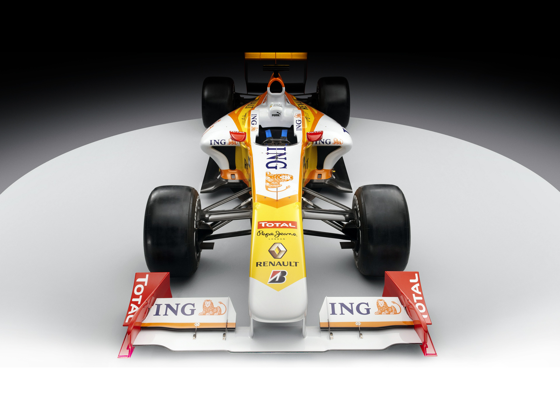 Renault R29 Formula 1 car HD Wallpaper