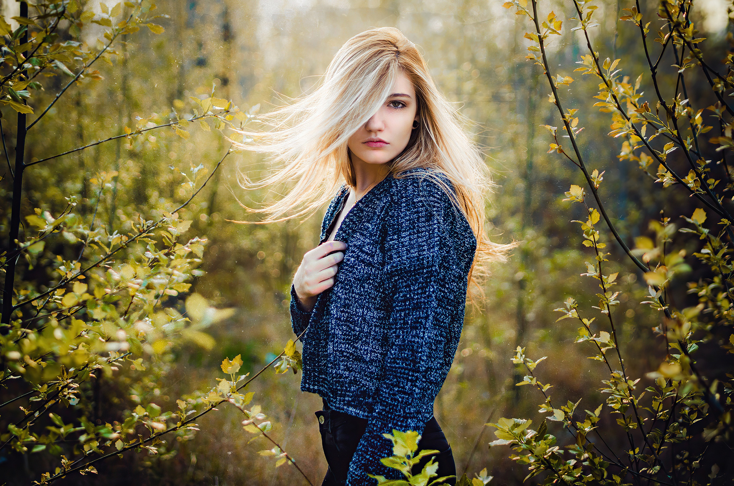 Blonde Woman Model in Autumn Forest HD Wallpaper