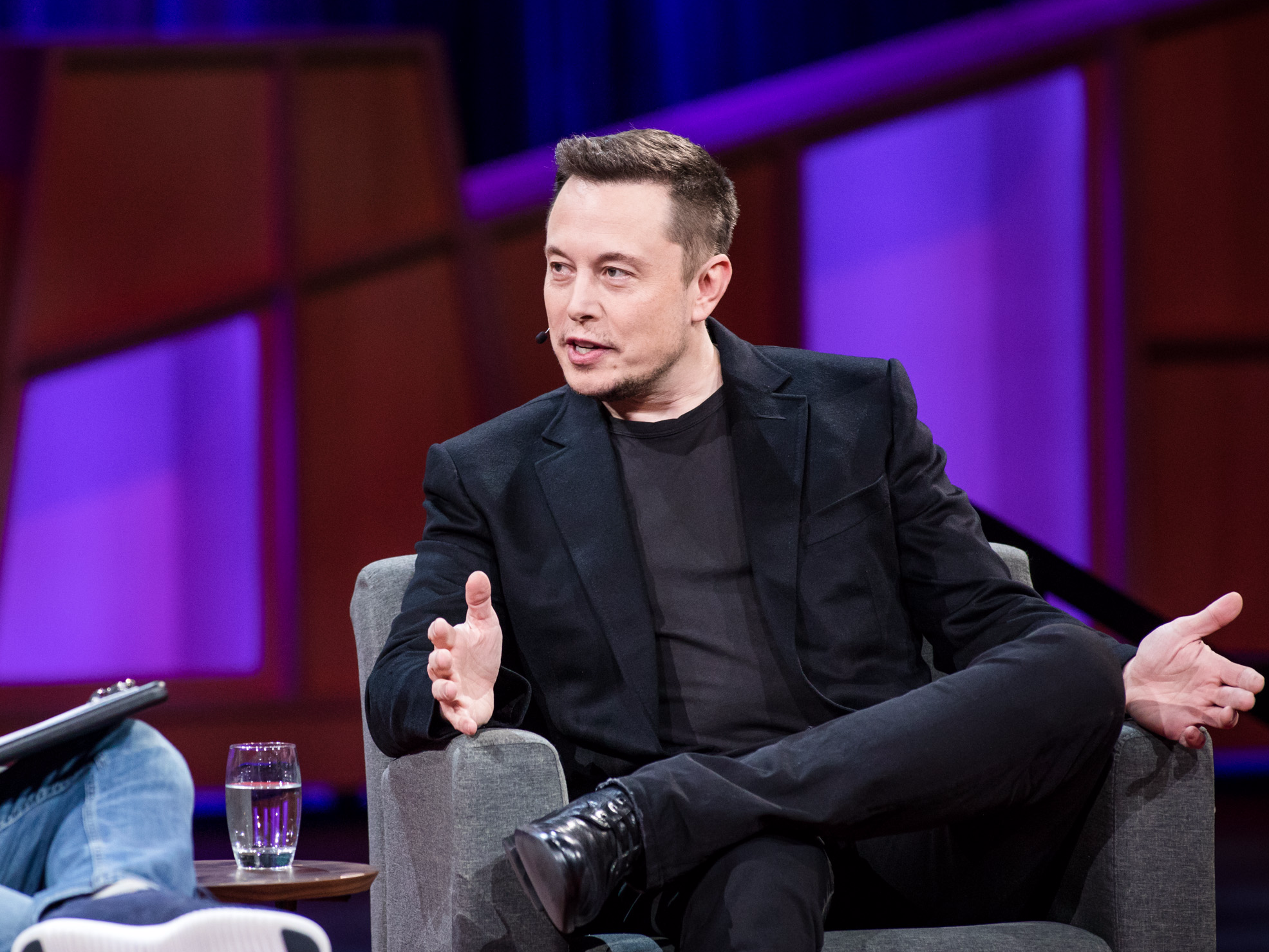 Elon Musk Giving a Talk in a Modern Setting HD Wallpaper