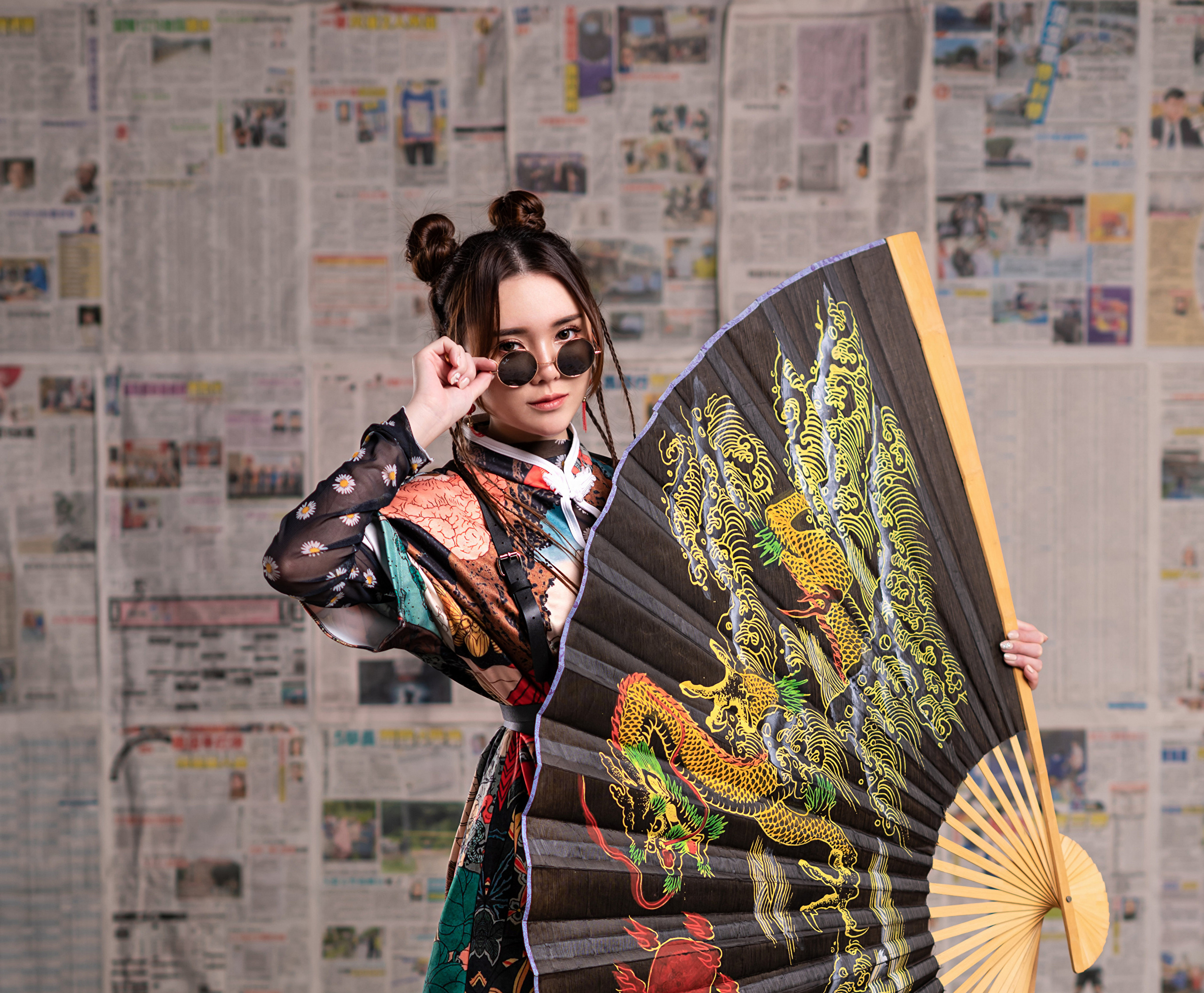 Woman with sunglasses and fan HD Wallpaper
