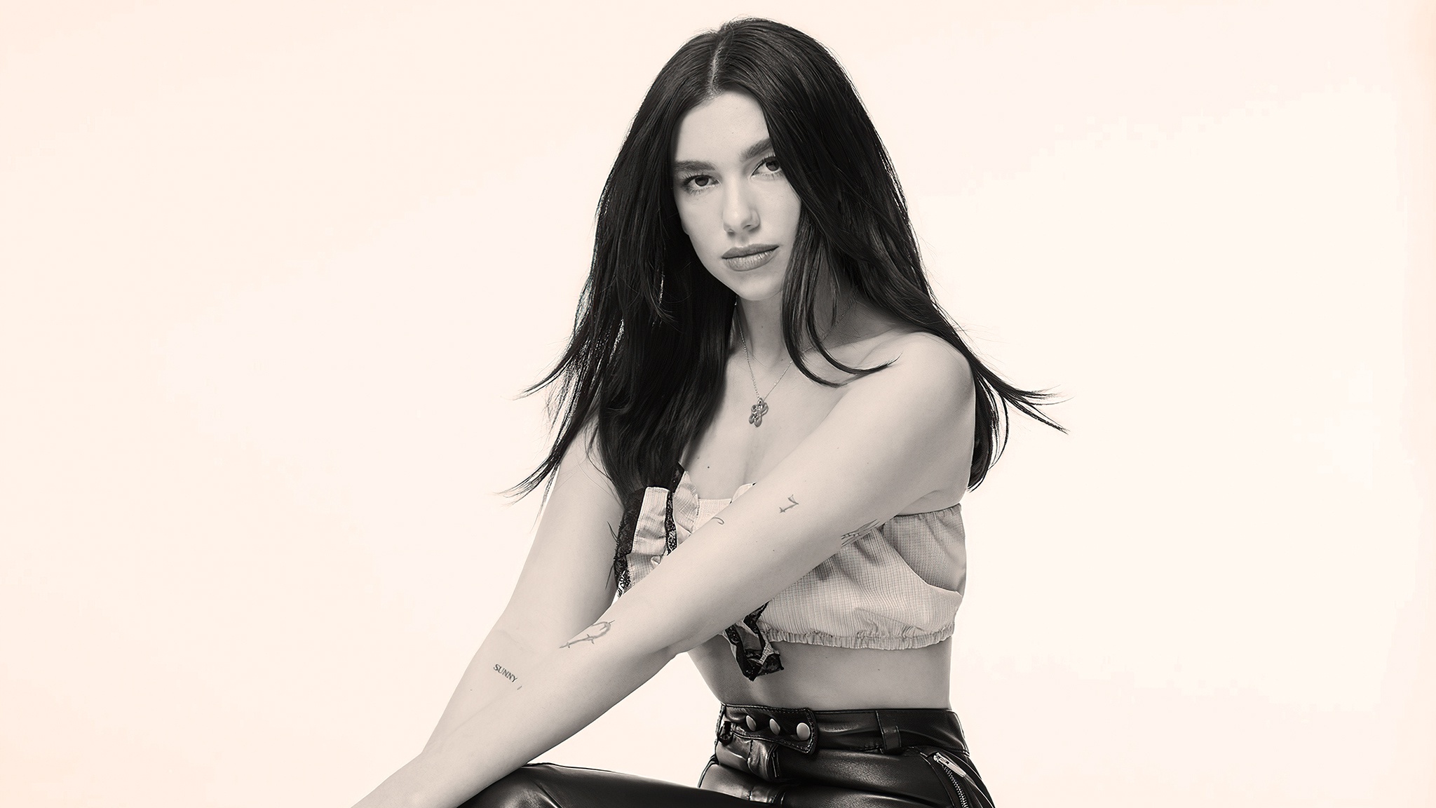 Dua Lipa singer black and white portrait HD Wallpaper