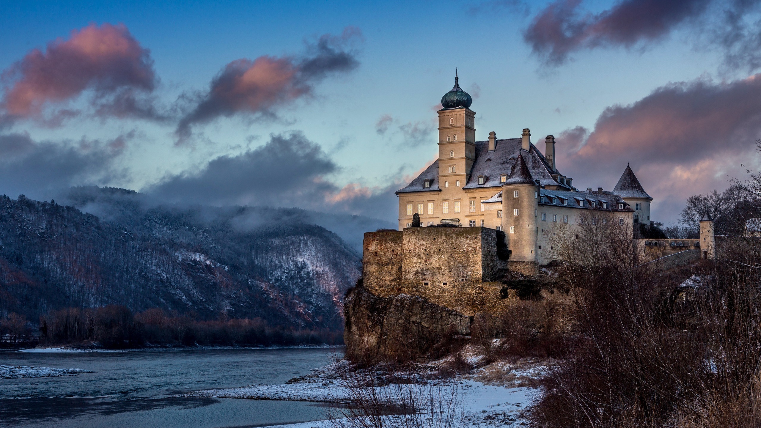 Schoenbuhel Castle on a cliff overlooking a river in winter HD Wallpaper