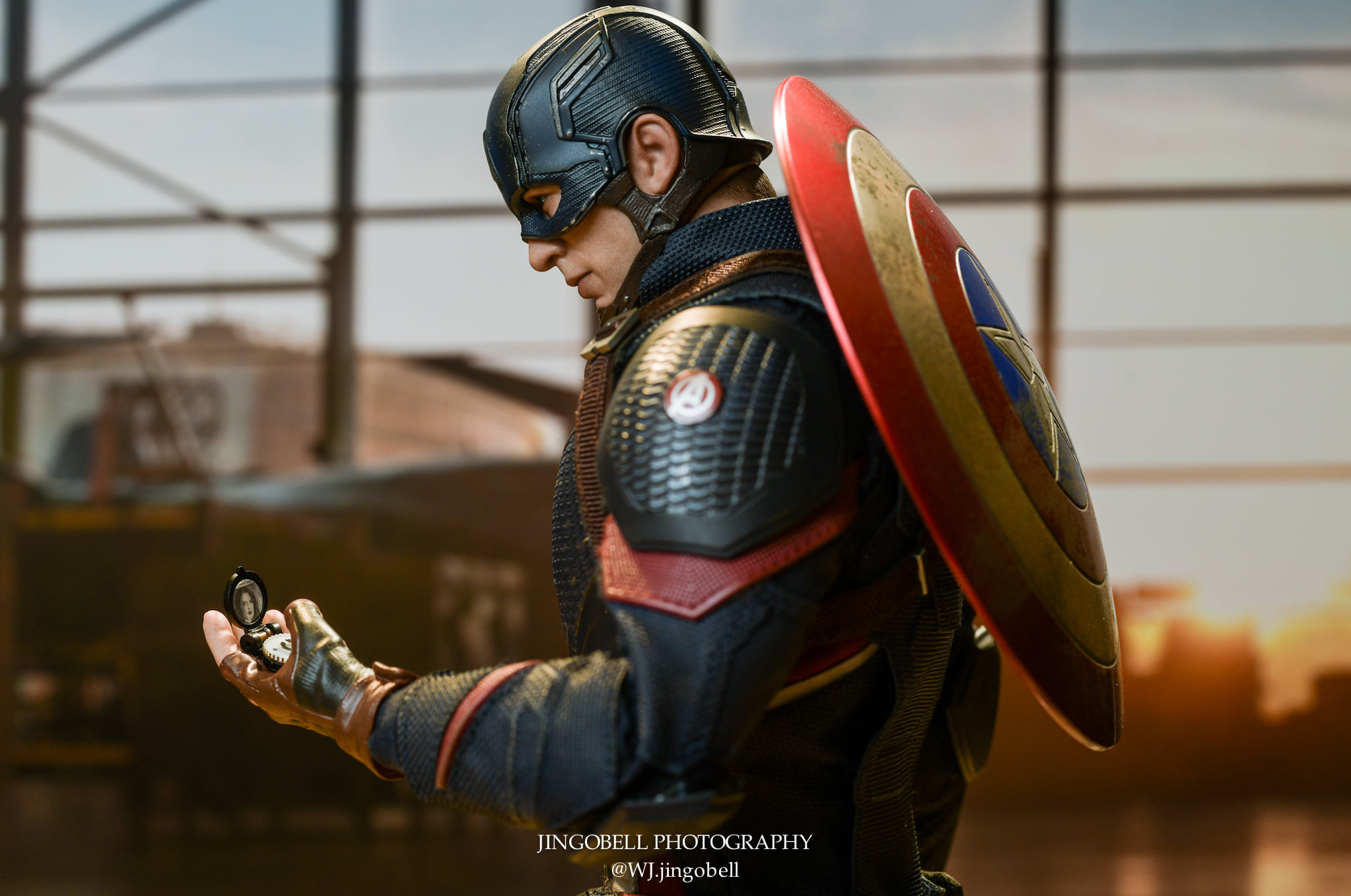 Captain America from Avengers 4 holding a locket HD Wallpaper