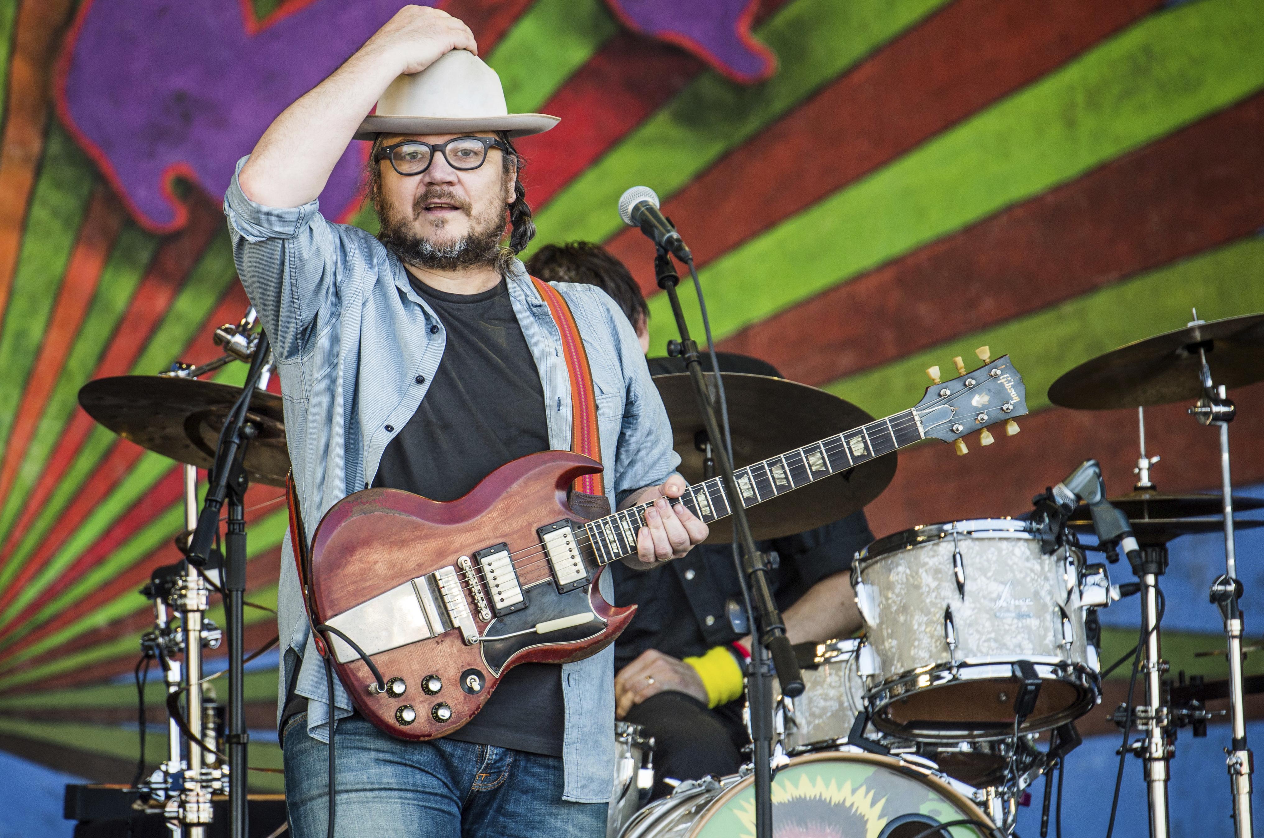 Jeff Tweedy performing live HD Wallpaper