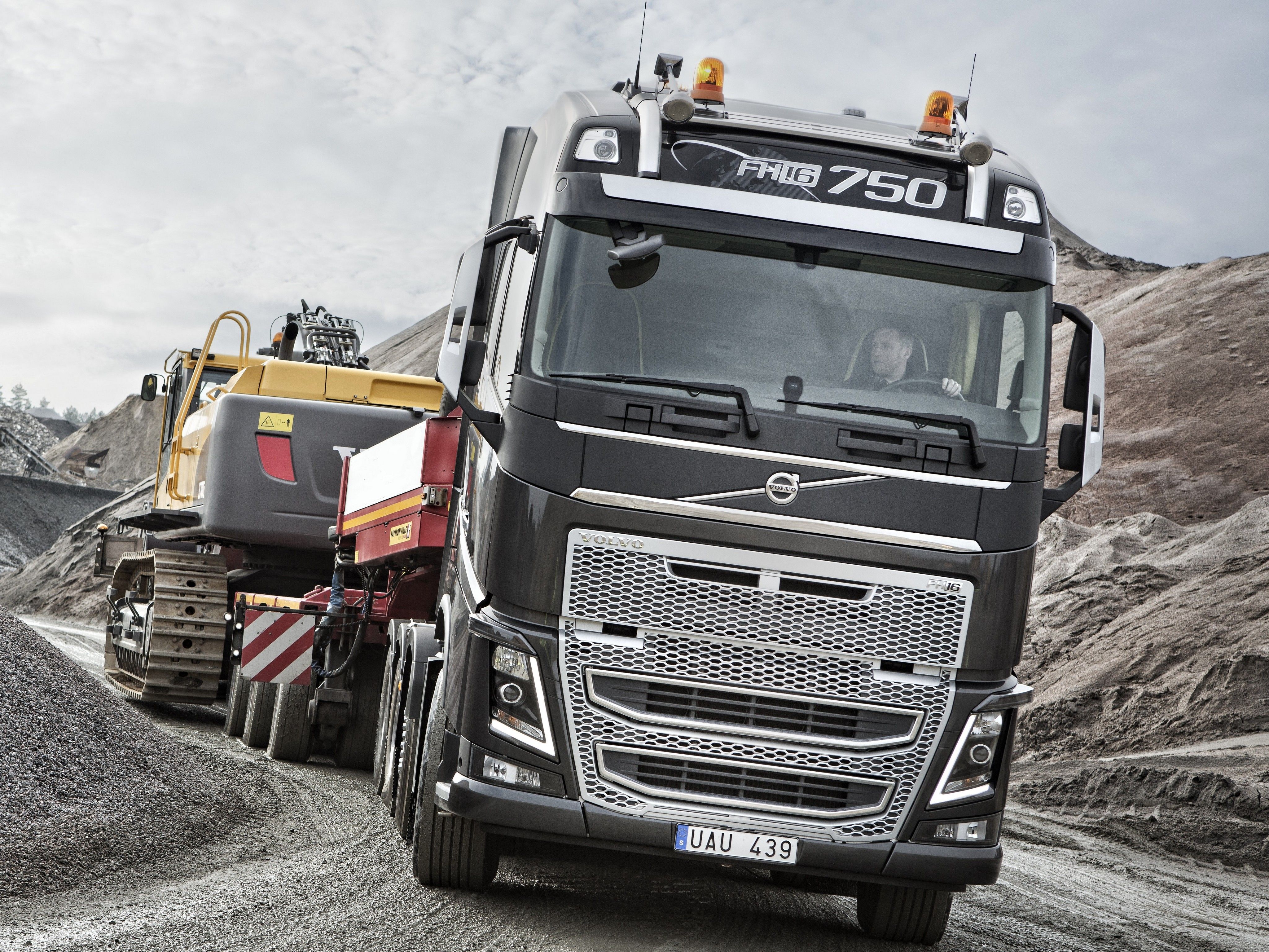 Volvo FH16 750 Truck Transporting Excavator HD Wallpaper