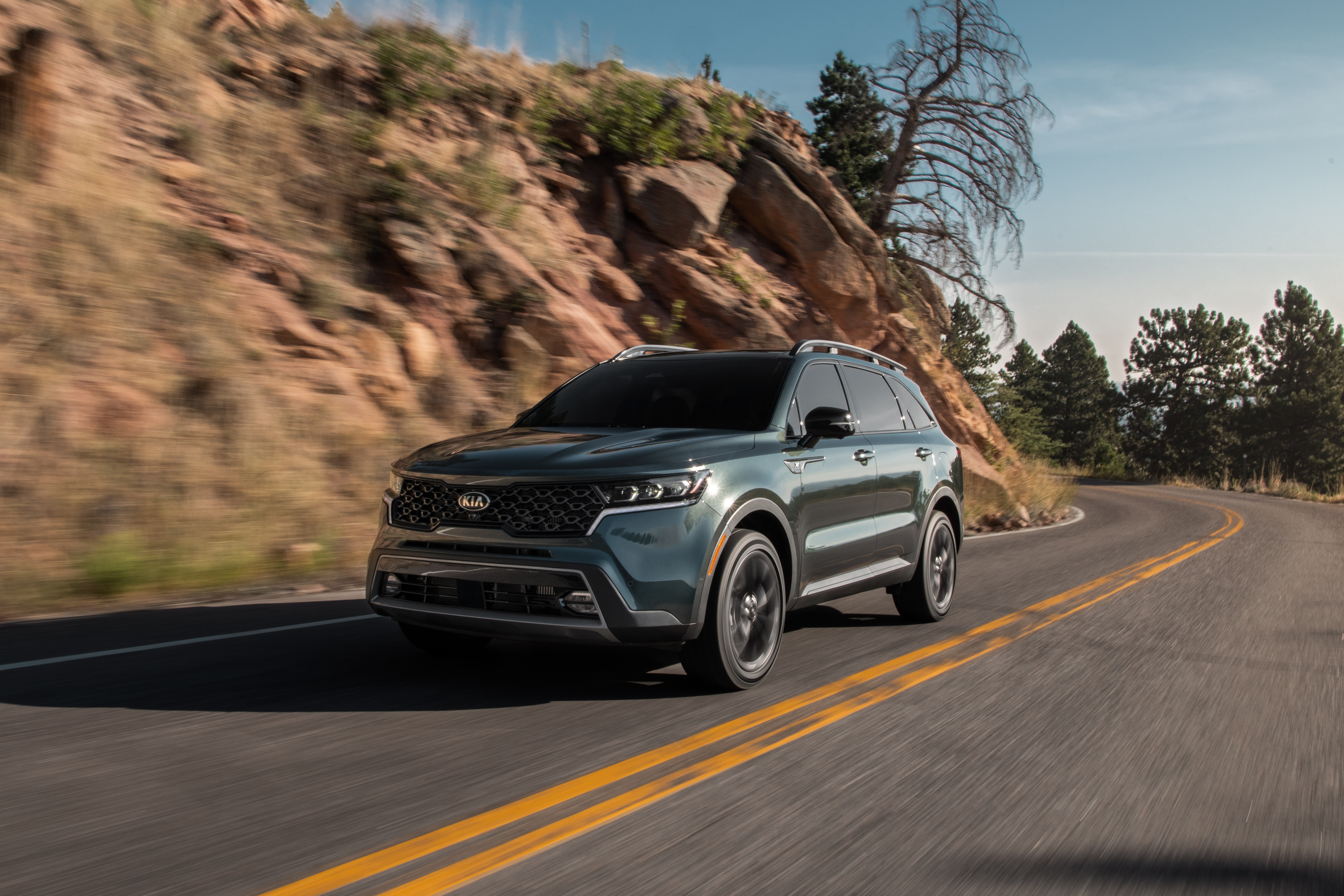 Kia Sorento 4K driving on a mountain road HD Wallpaper