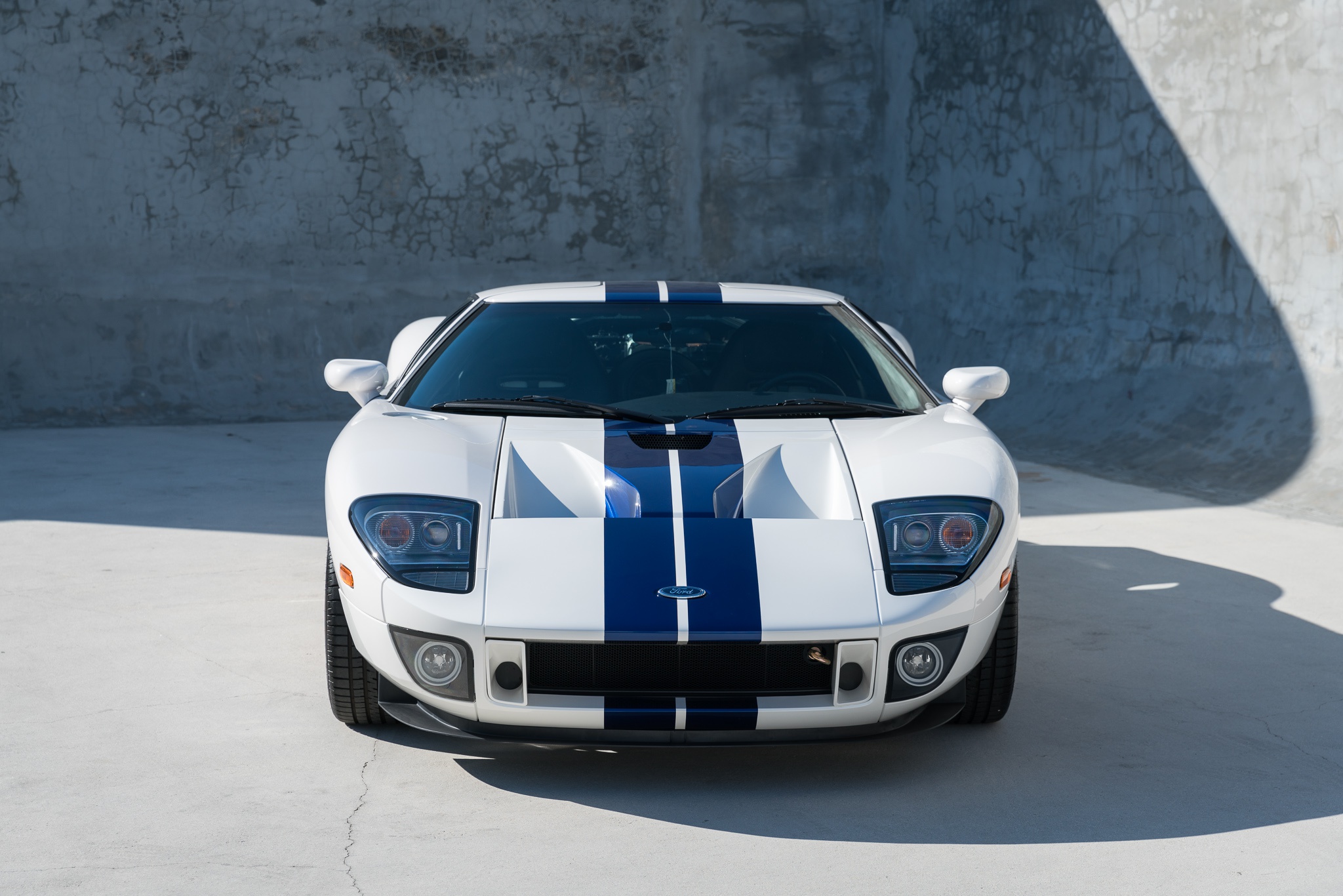 White Ford GT with Blue Stripes HD Wallpaper