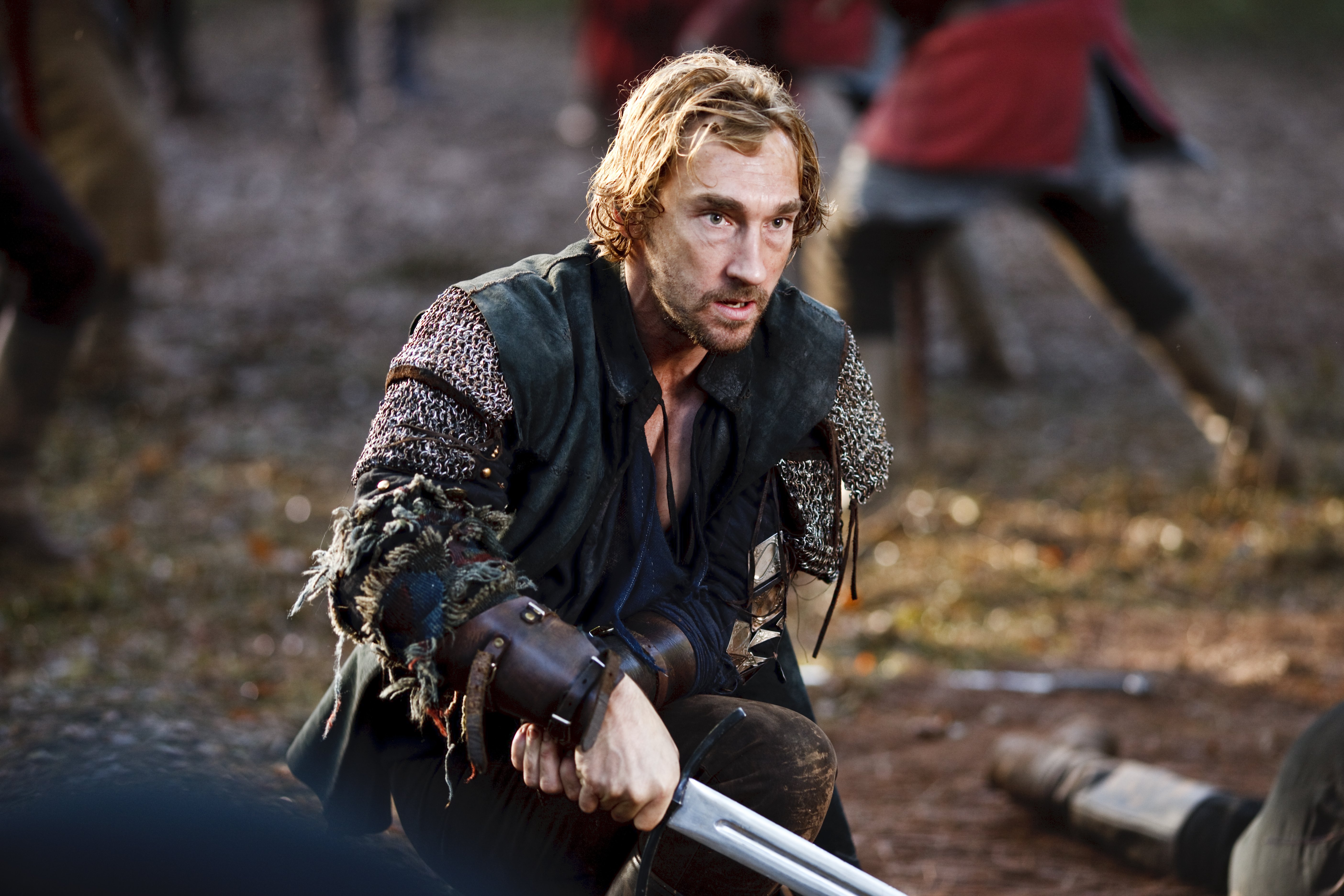 Alvarr from Merlin kneeling with a sword HD Wallpaper