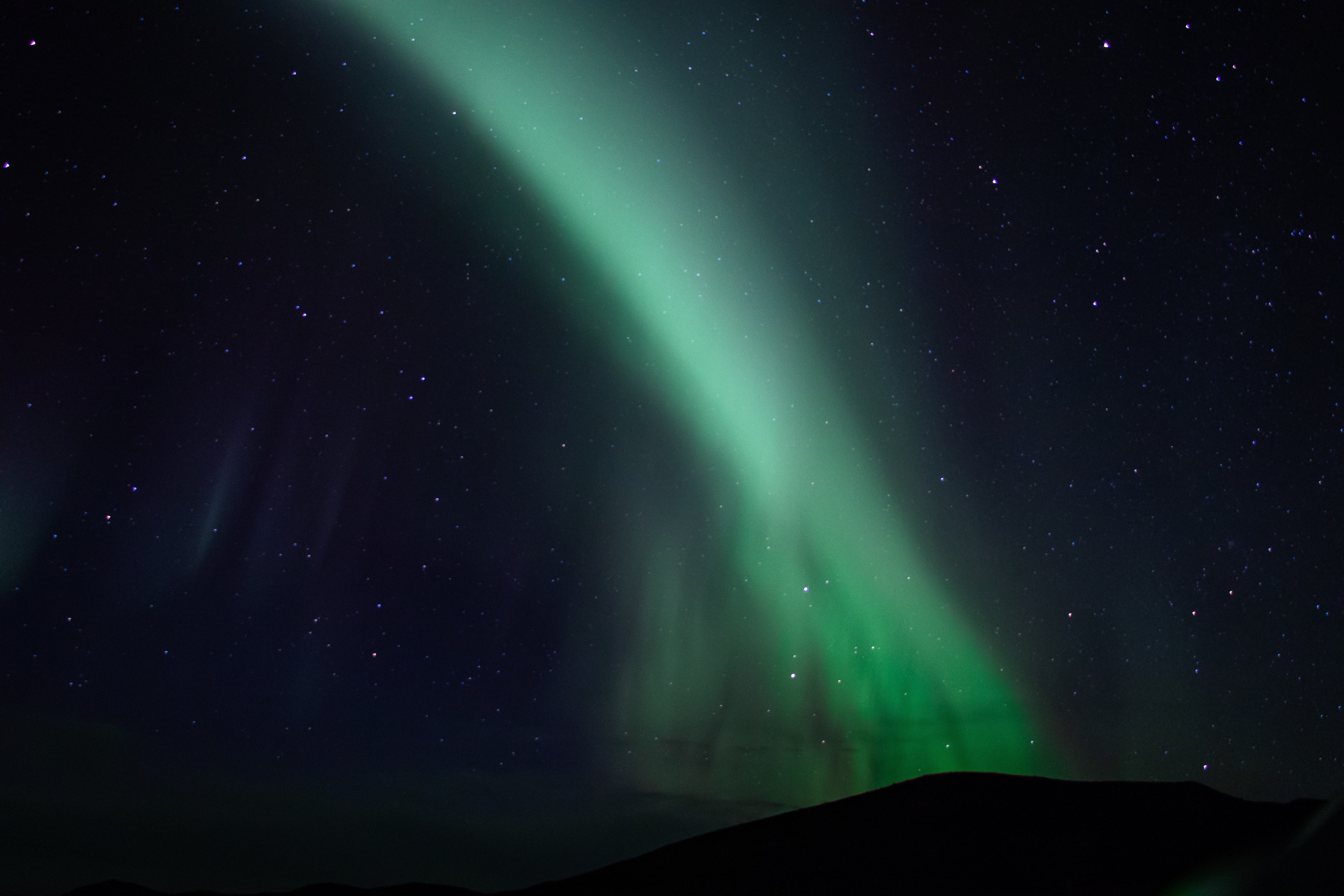 Aurora Borealis in a Starry Night Sky HD Wallpaper