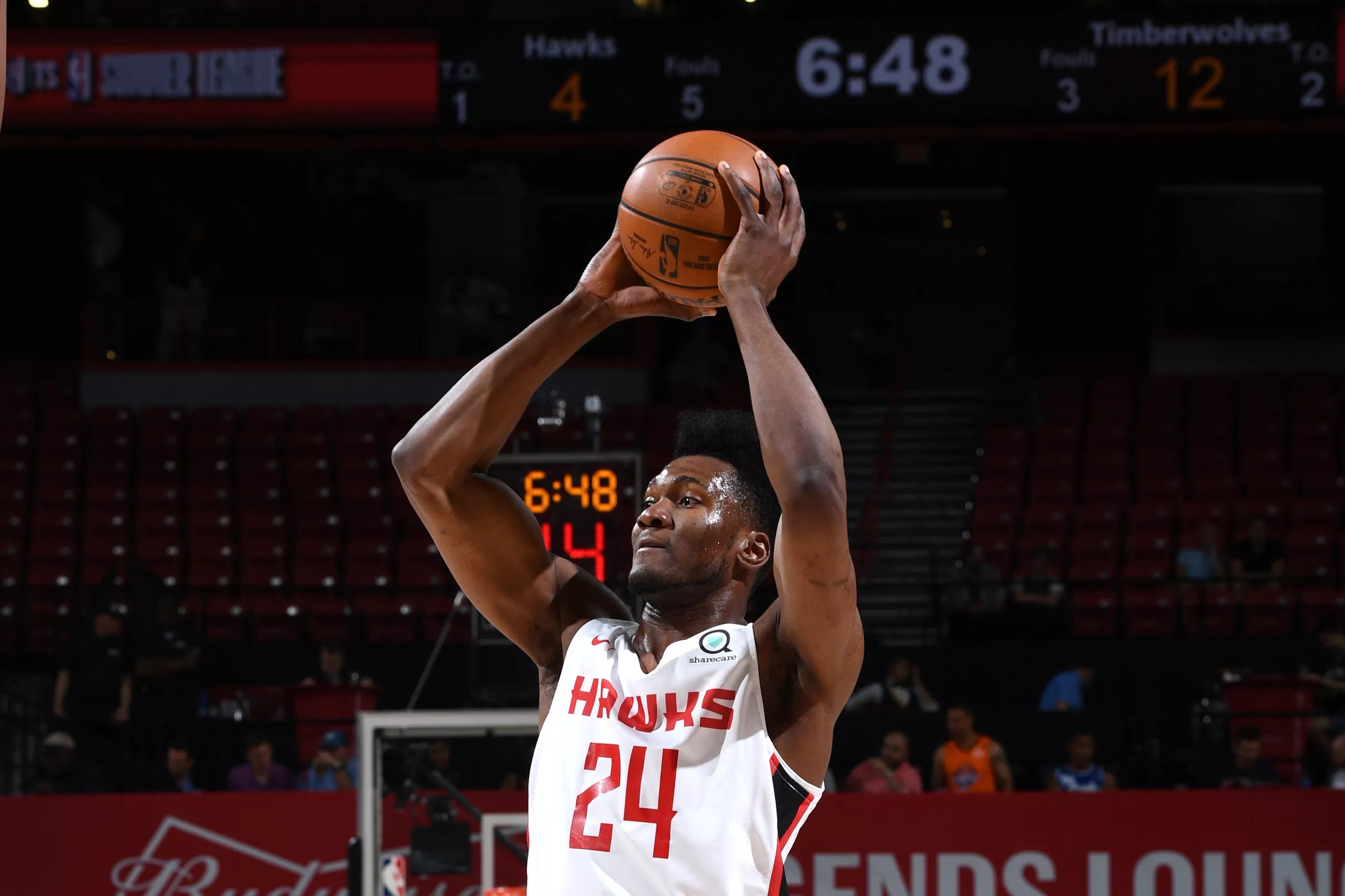 Bruno Fernando from Hawks shooting a basketball HD Wallpaper