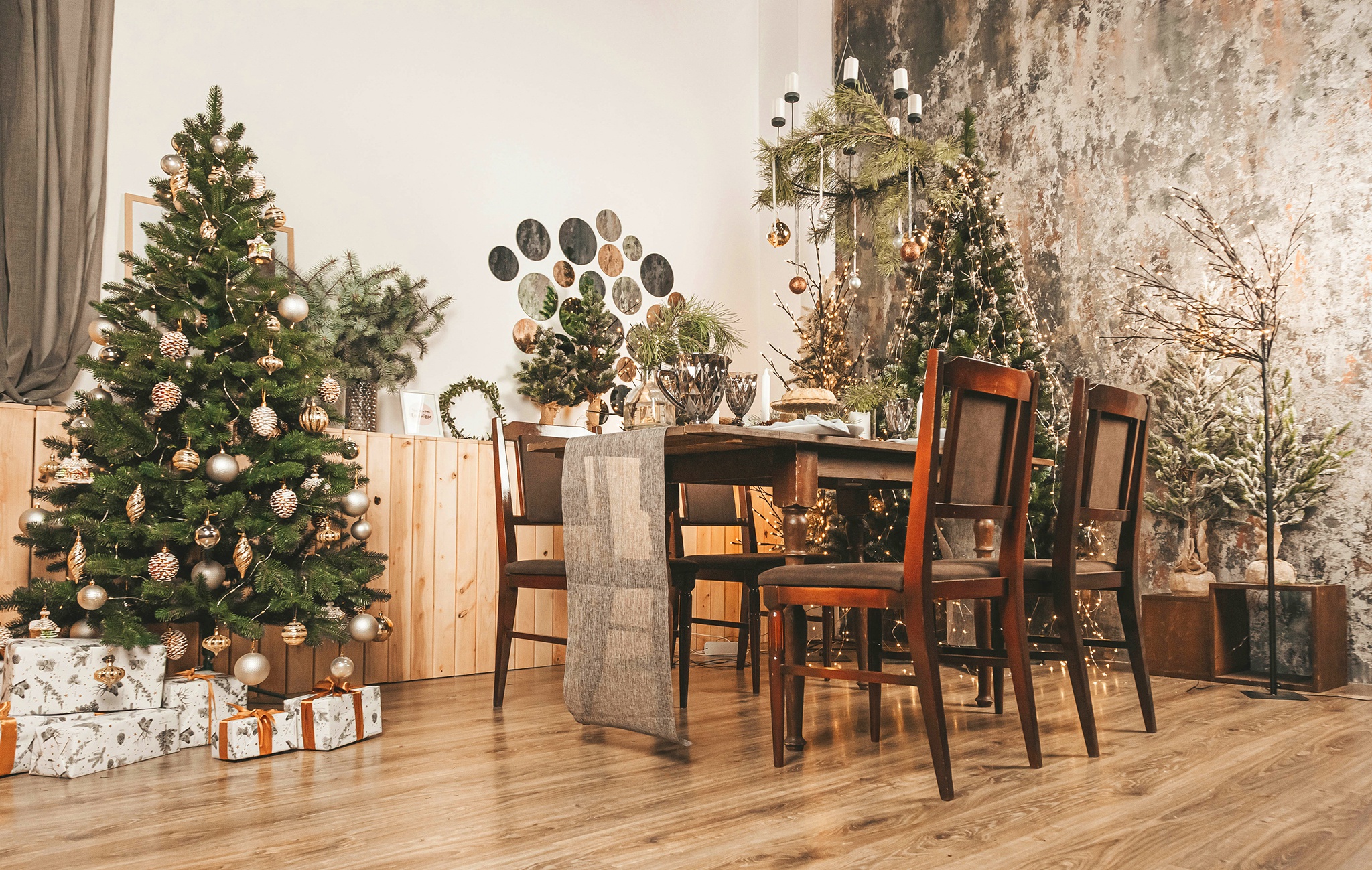 Christmas Tree with Ornaments and Gifts in Room HD Wallpaper