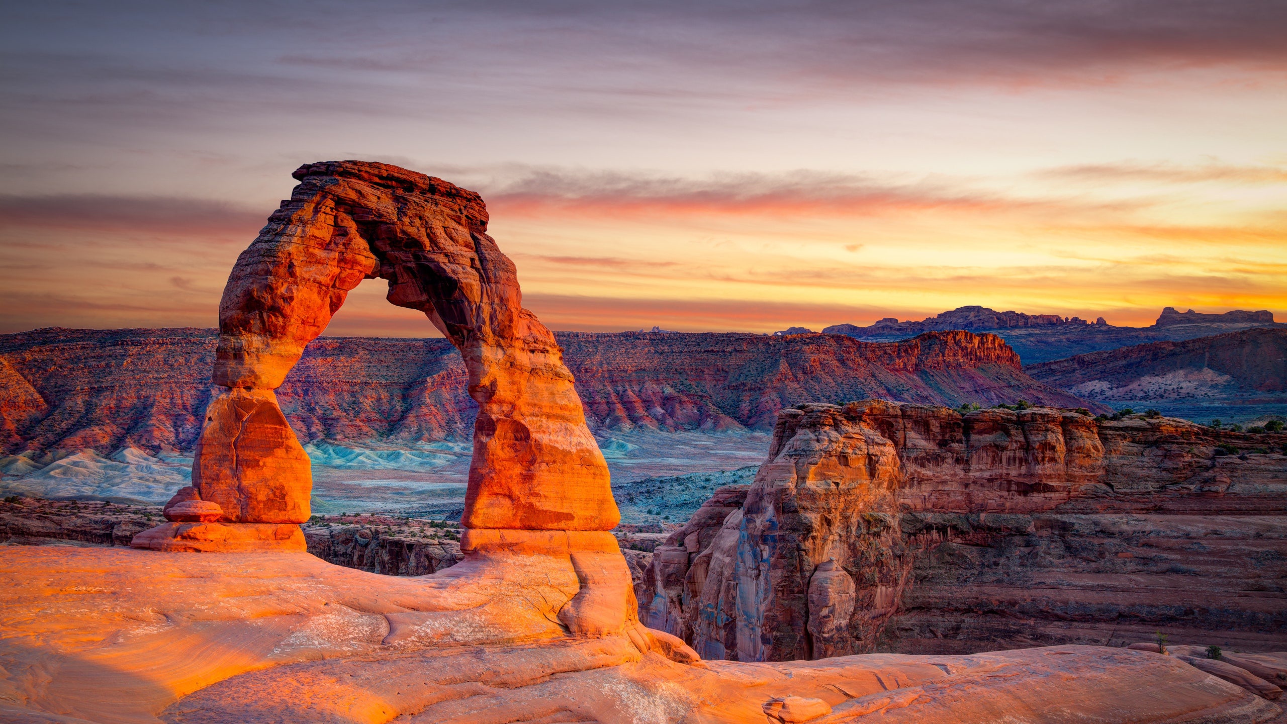 Delicate Arch at Sunset, Arches National Park, Utah HD Wallpaper