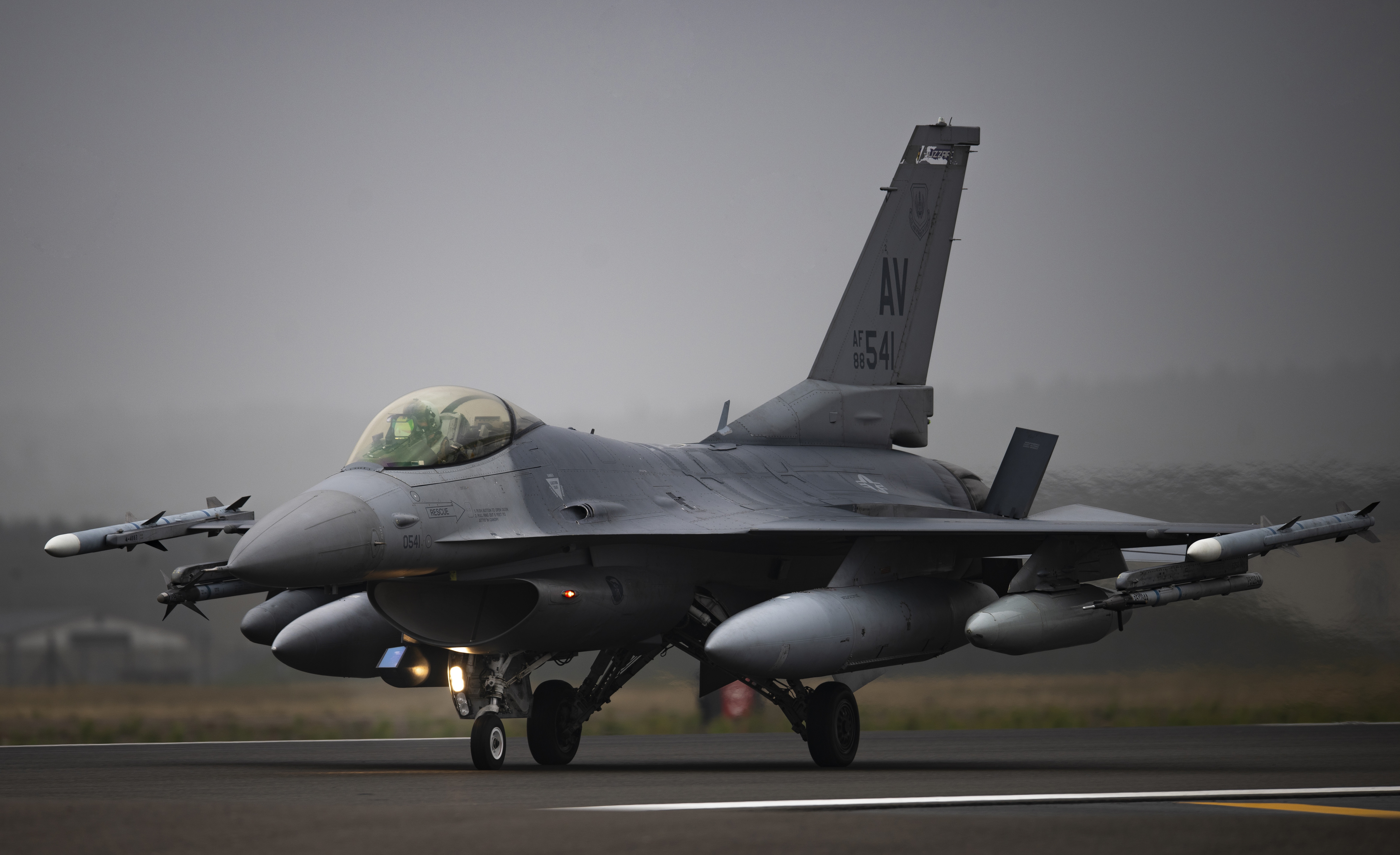 General Dynamics F-16 Fighting Falcon 4K HD Wallpaper
