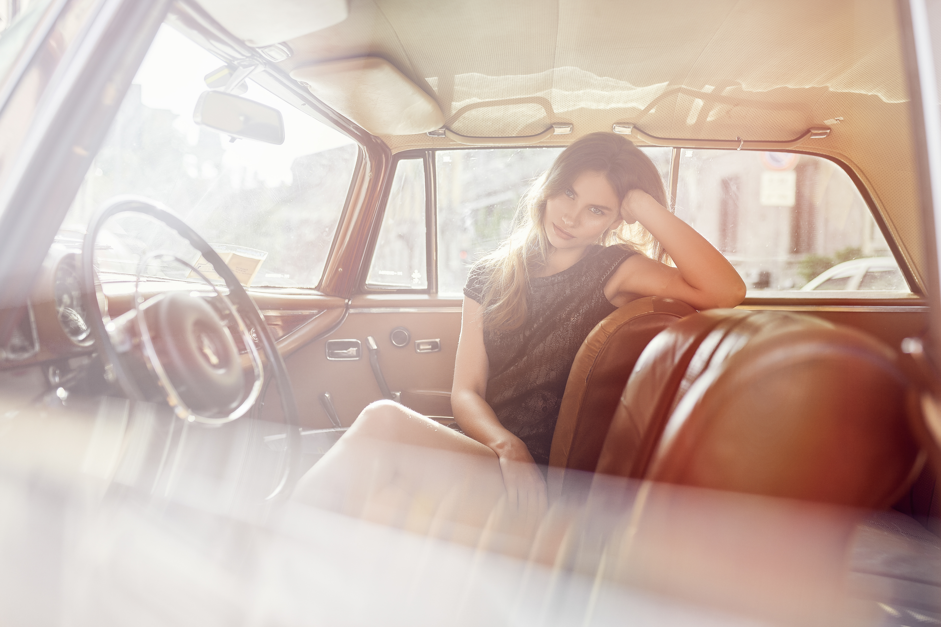 Woman in vintage car HD Wallpaper