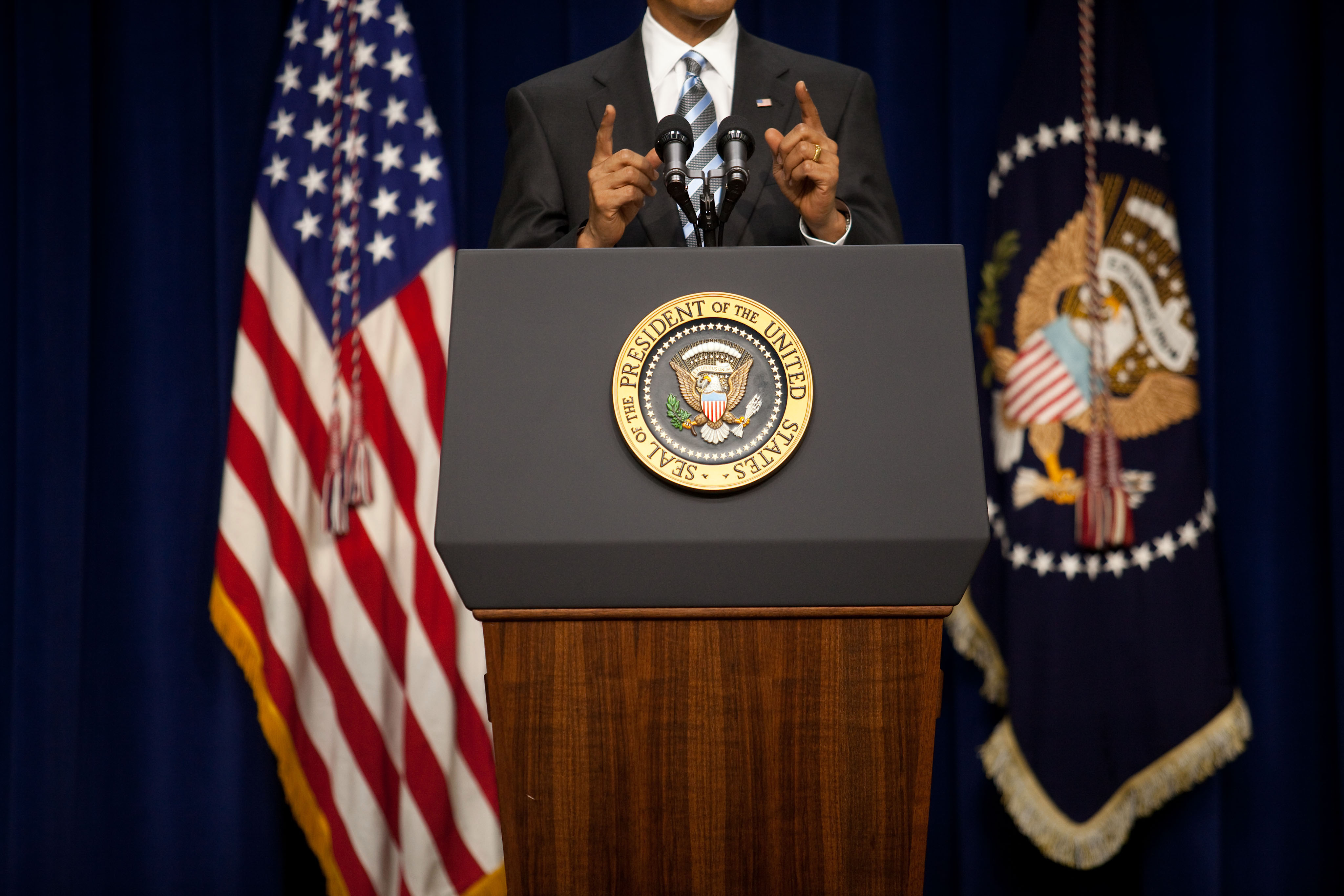 President Obama at the White House Podium HD Wallpaper
