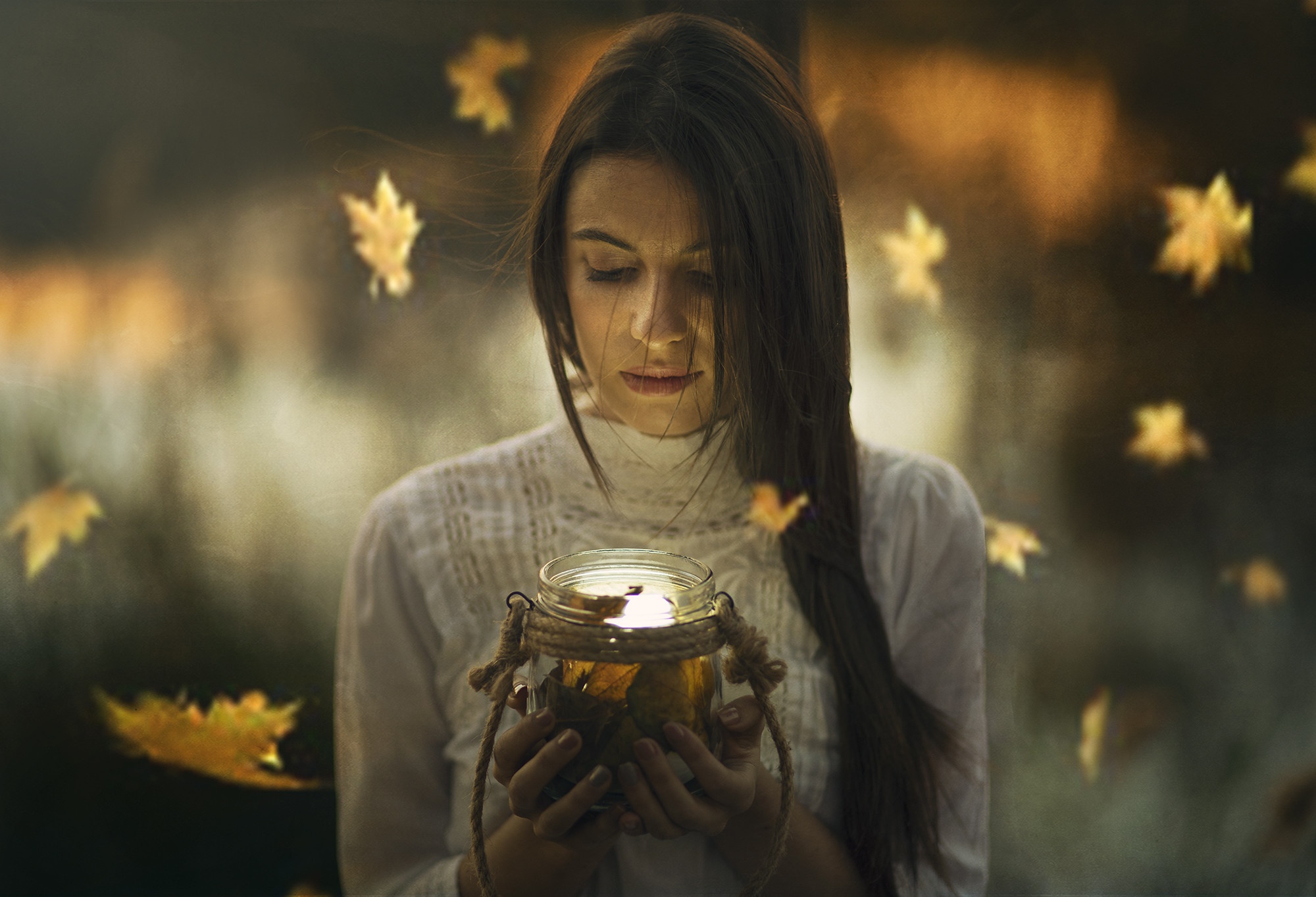 Woman holding a jar with leaves and light HD Wallpaper