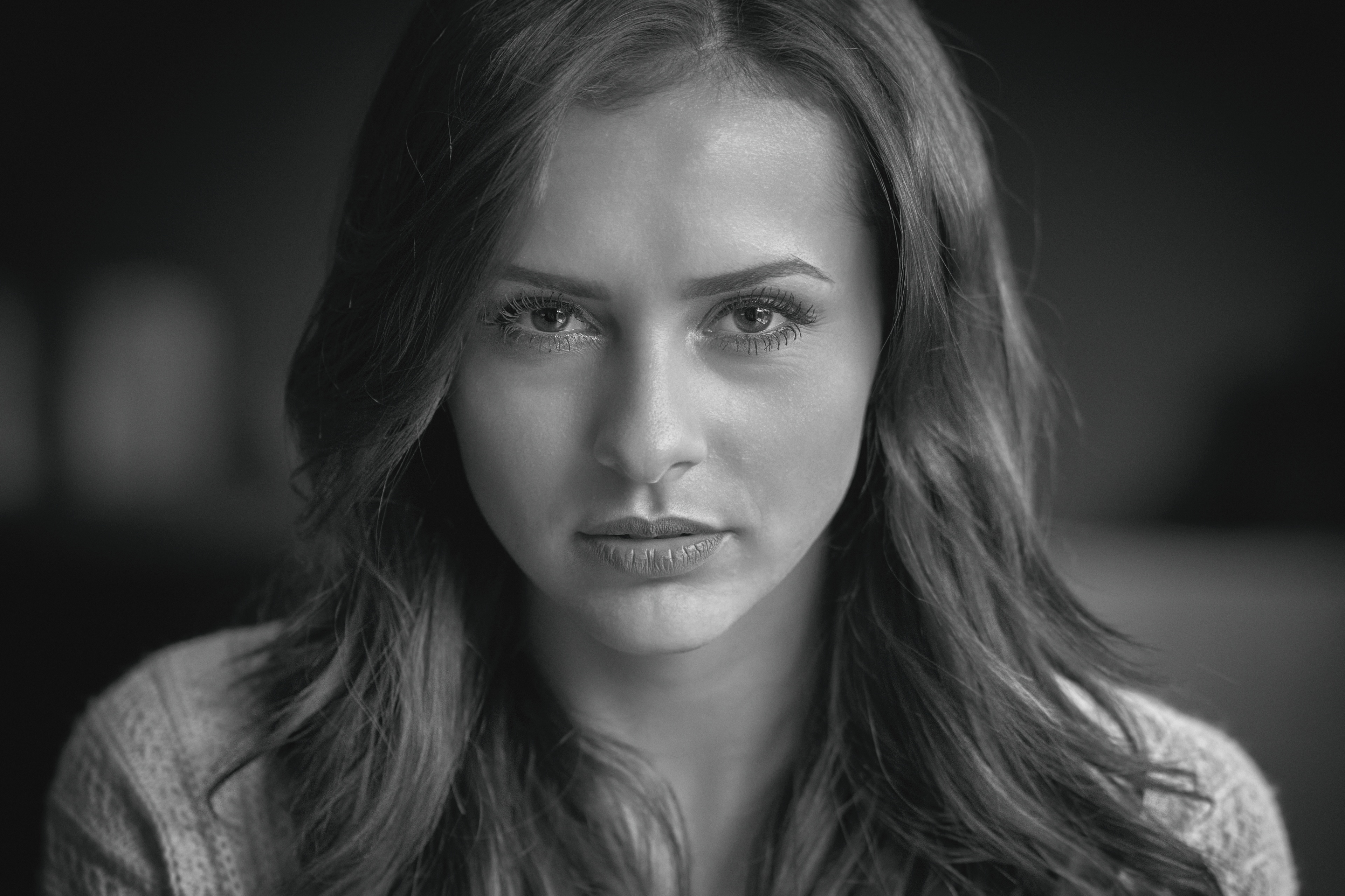 Woman's Face in Black and White HD Wallpaper