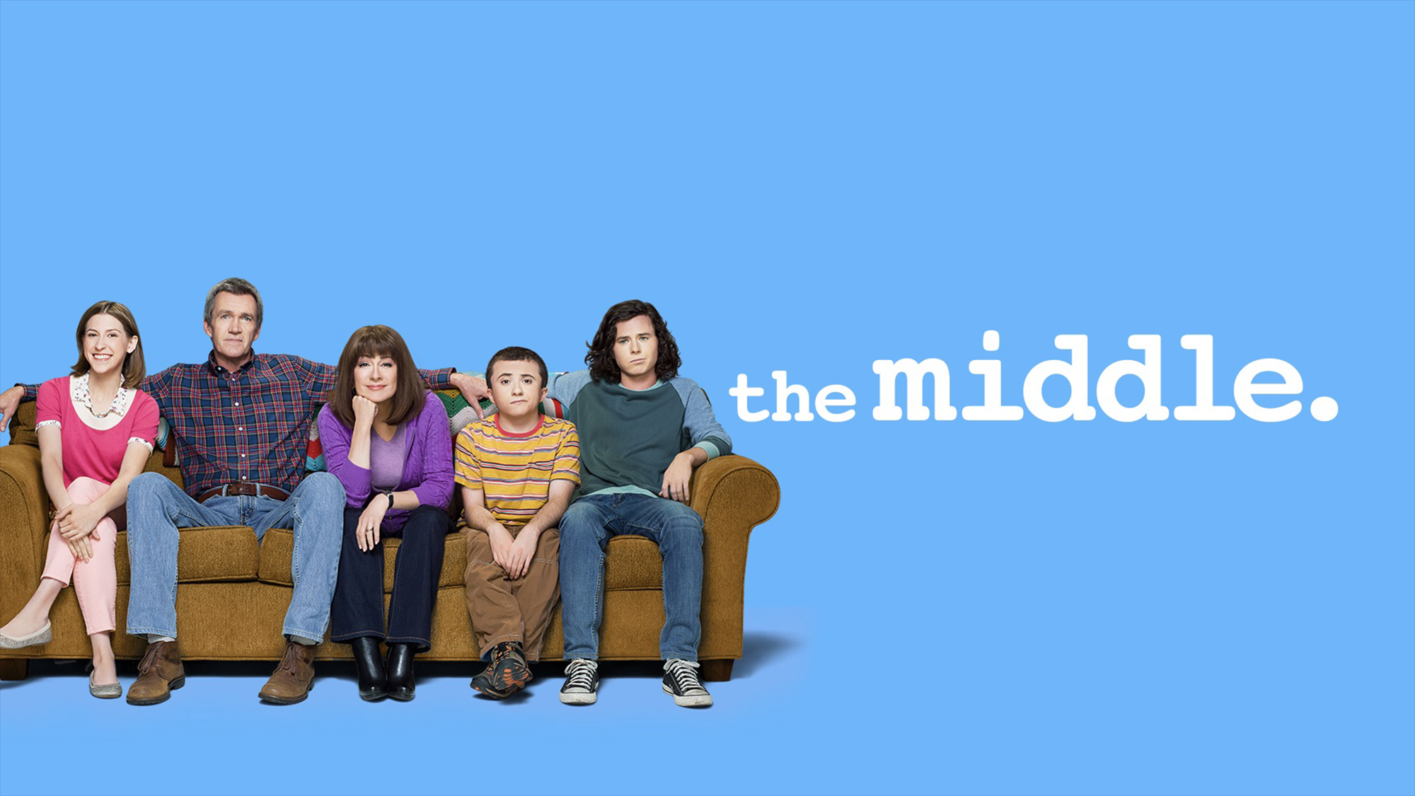 The Middle cast sitting on a couch HD Wallpaper