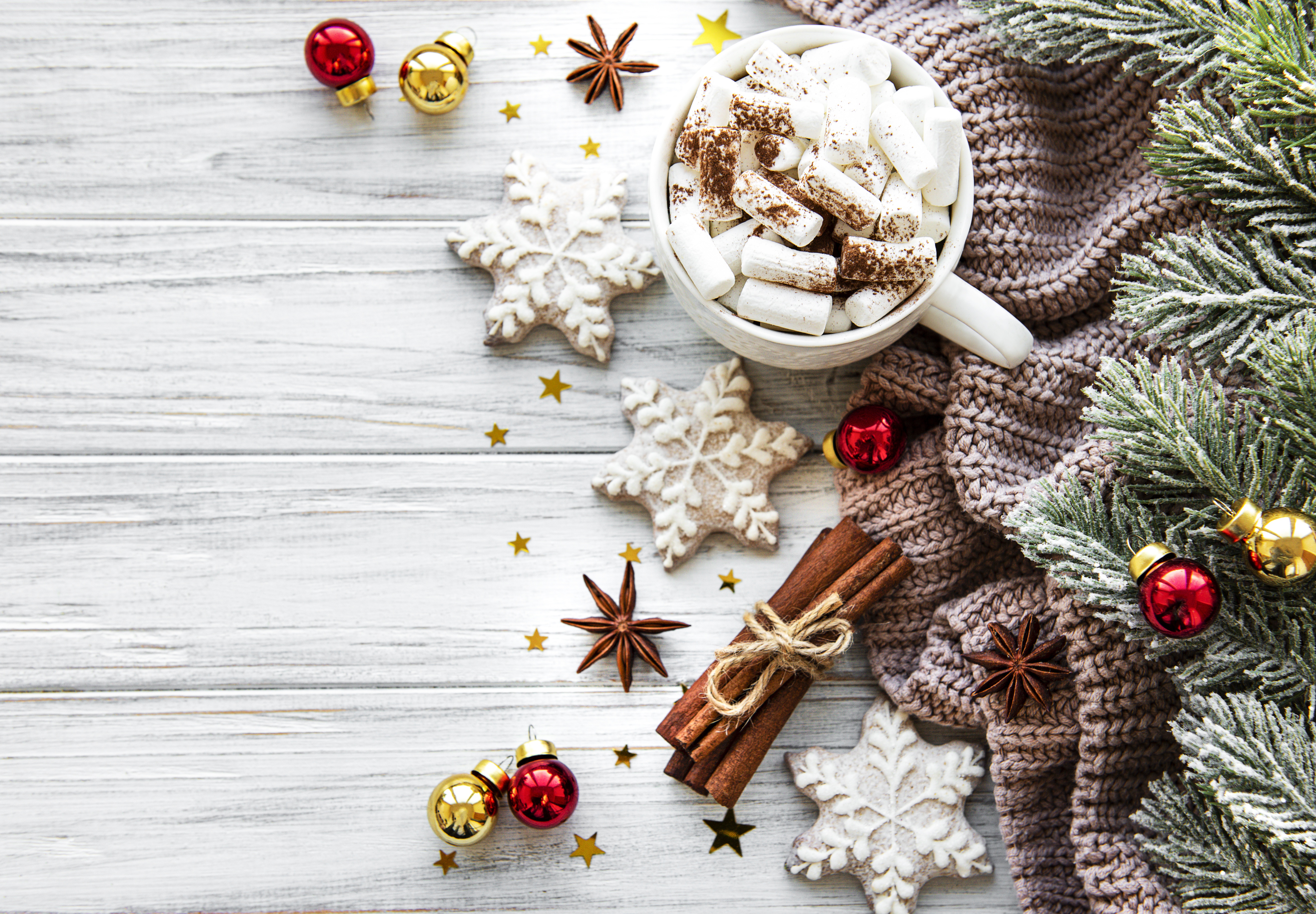Hot Chocolate with Marshmallows and Christmas Decorations HD Wallpaper